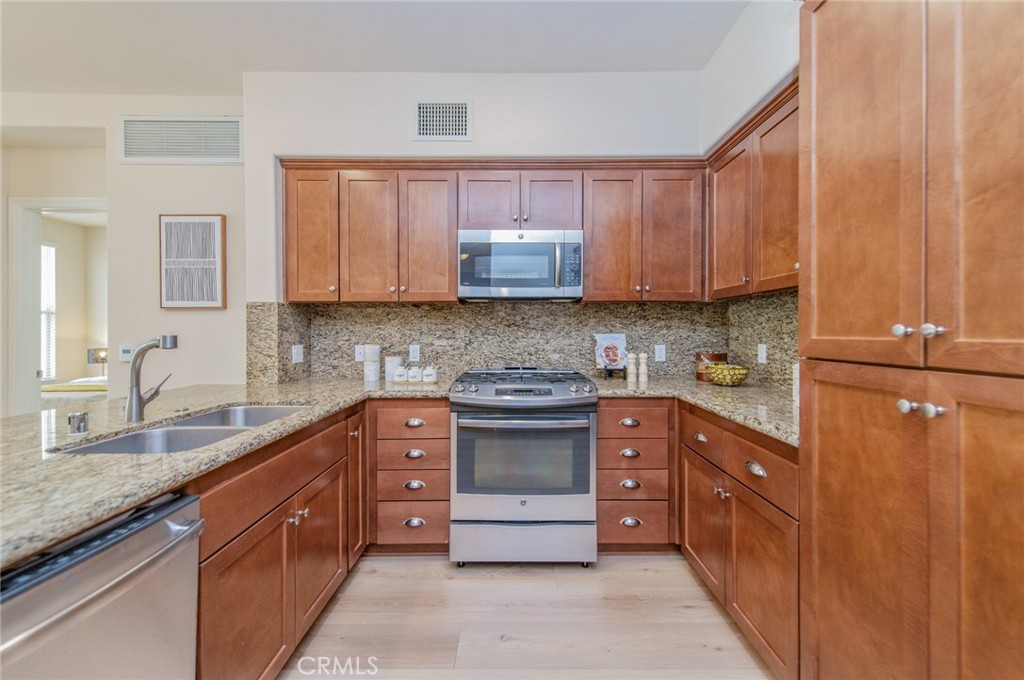 28220 Highridge 204