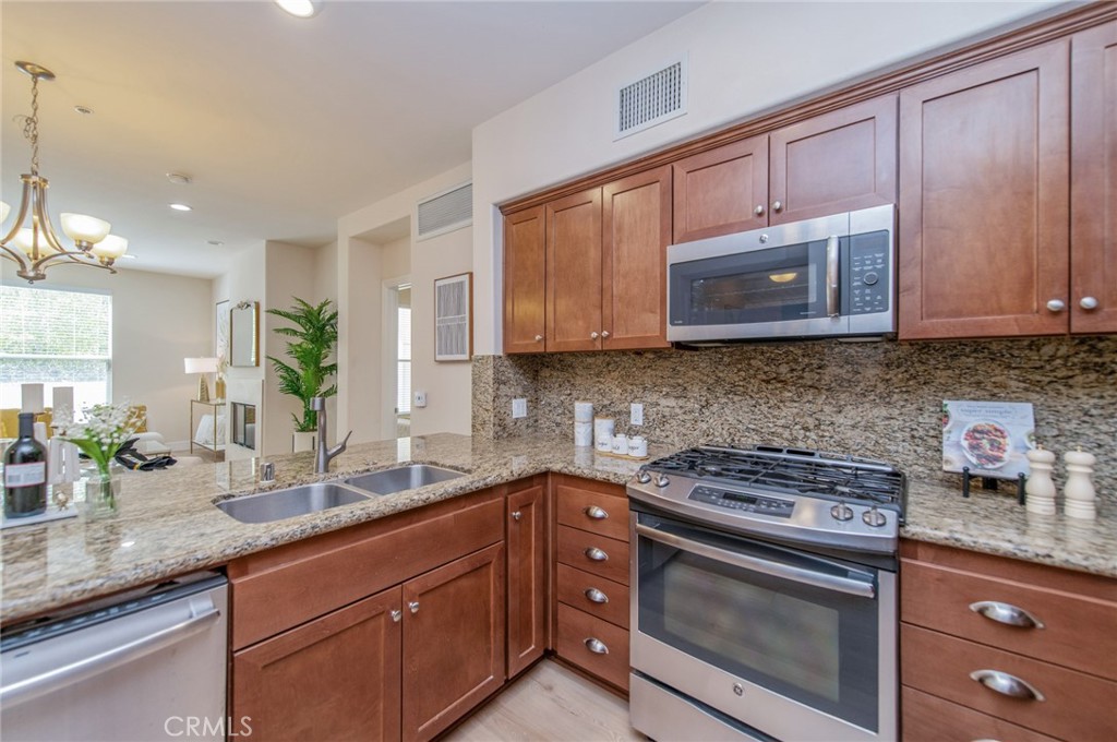 28220 Highridge 204