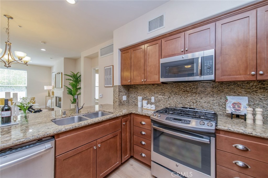 28220 Highridge 204