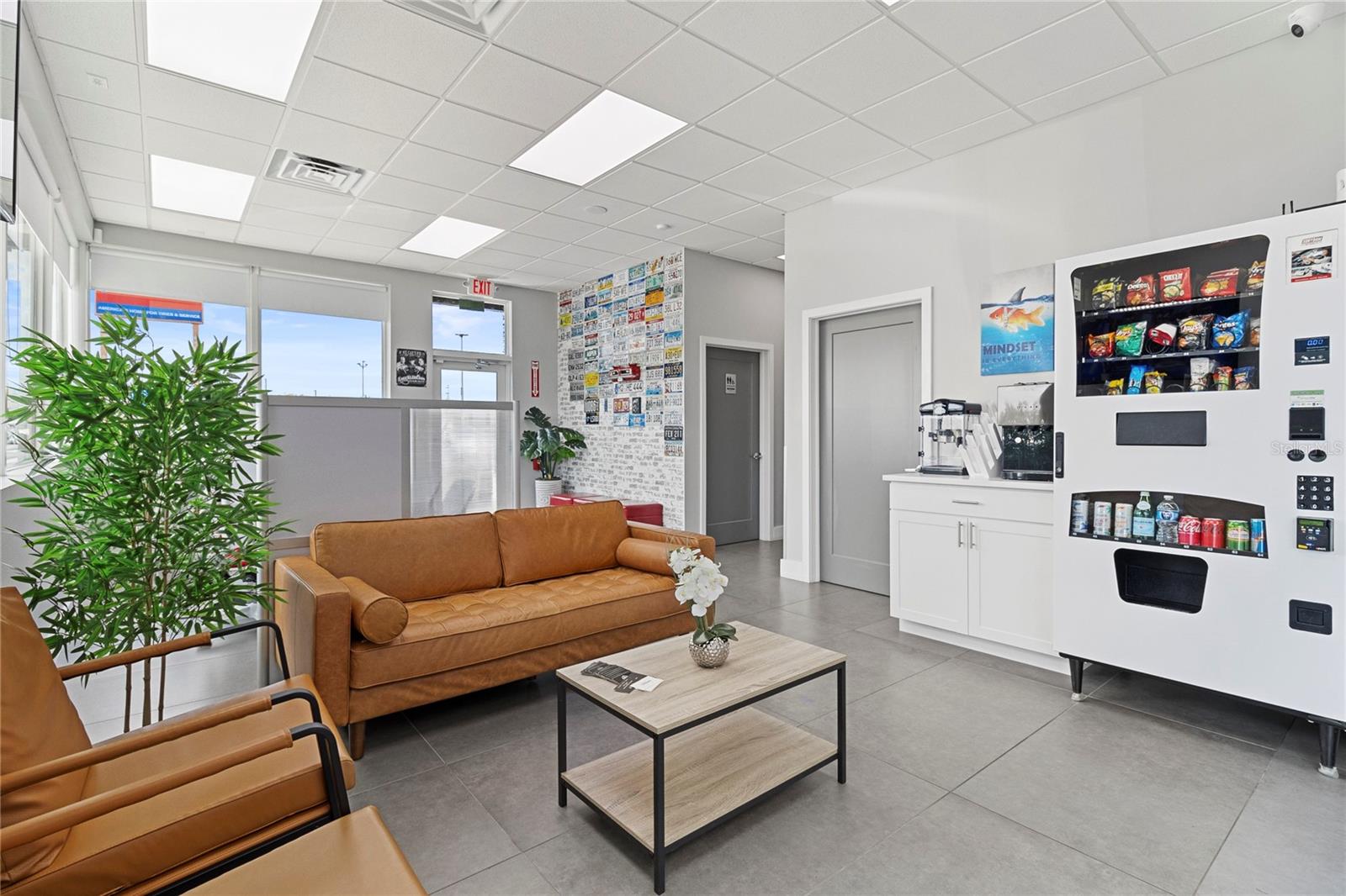 5047 W COLONIAL DR