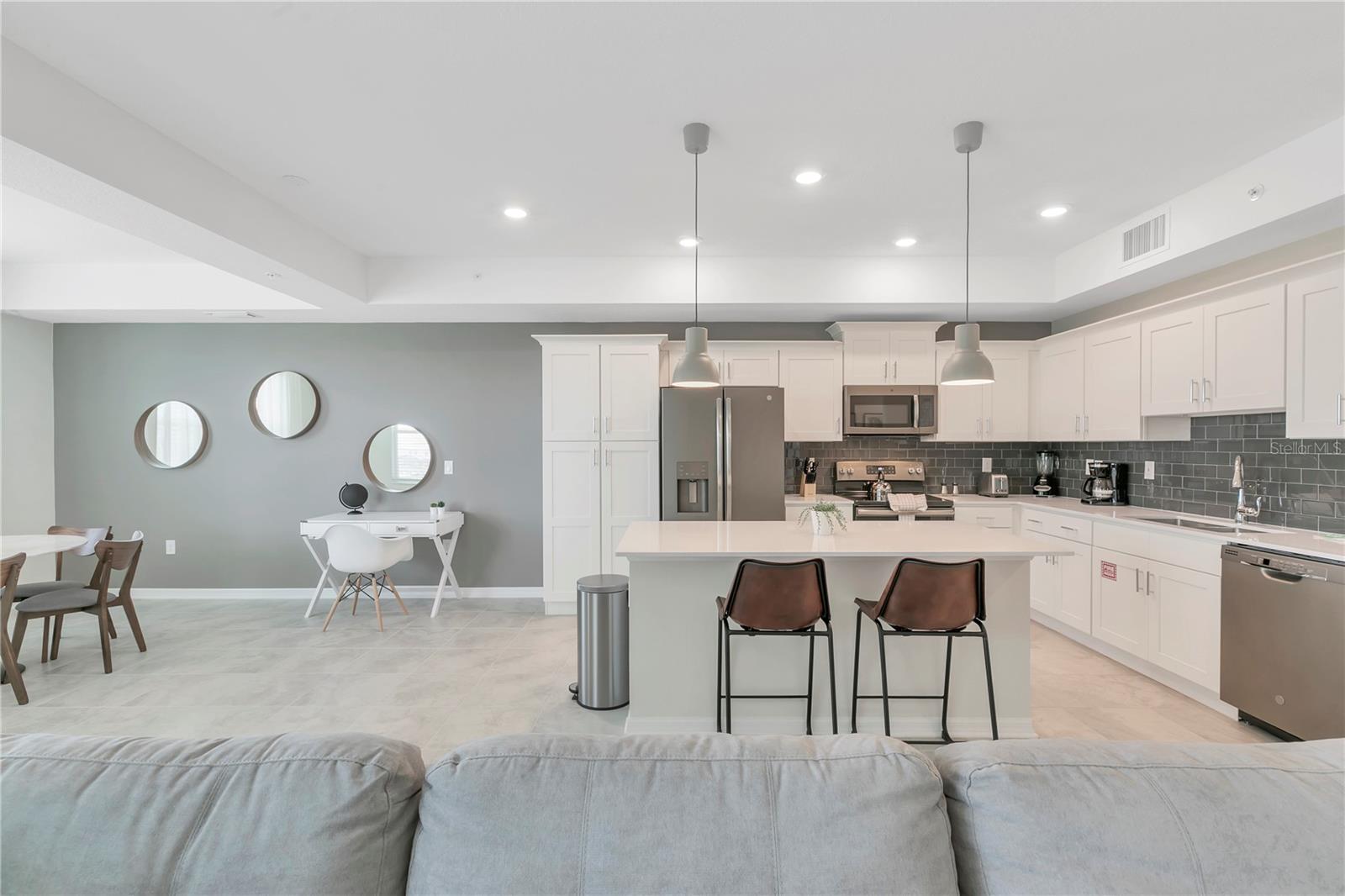 3121 PARADOX CIR #203