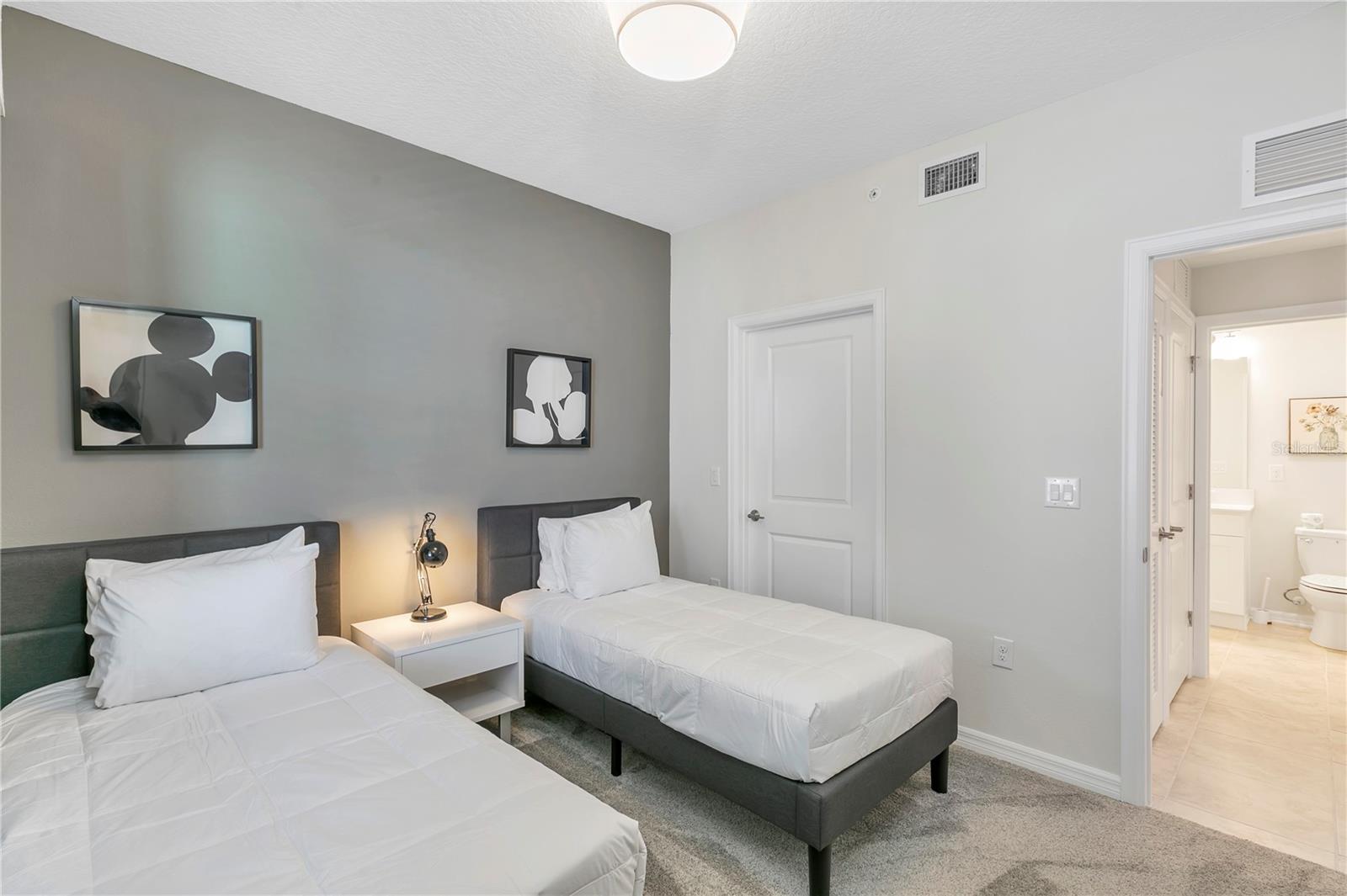3121 PARADOX CIR #203