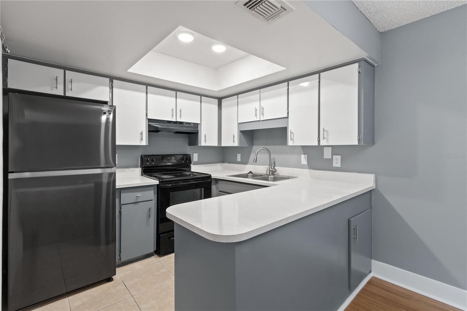 156 WINDTREE LN #201