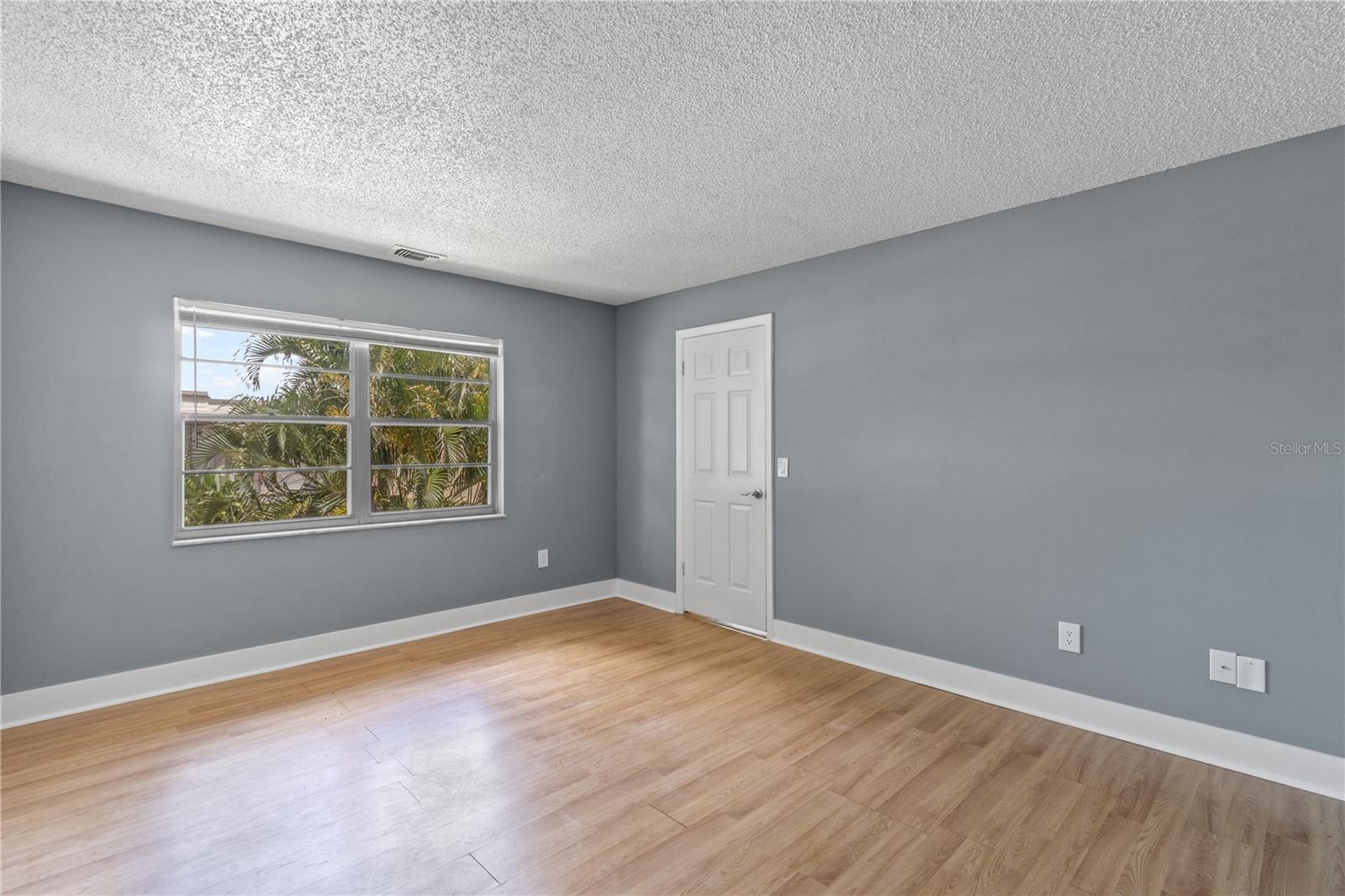 156 WINDTREE LN #201