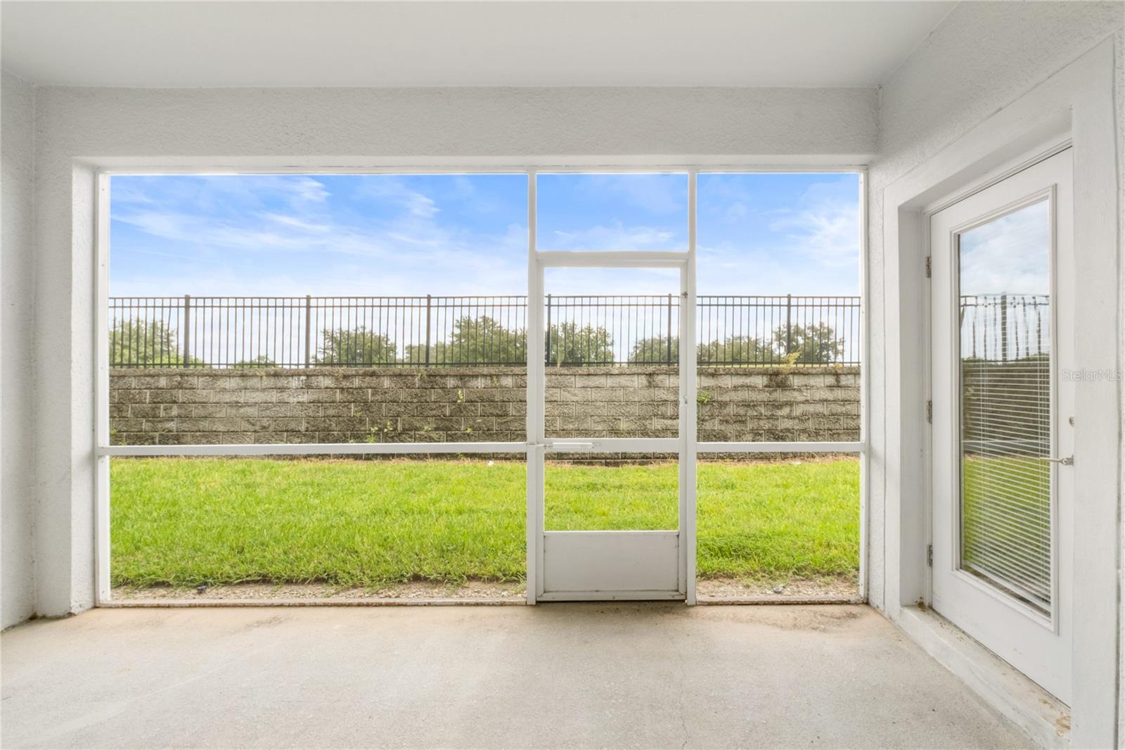 659 OCEAN COURSE AVE