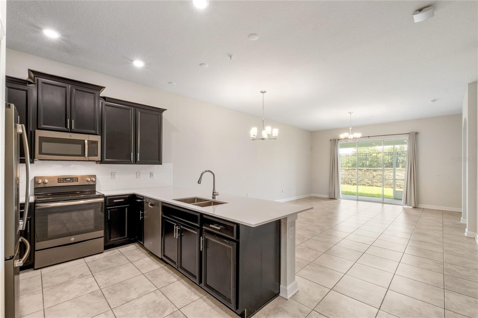 659 OCEAN COURSE AVE