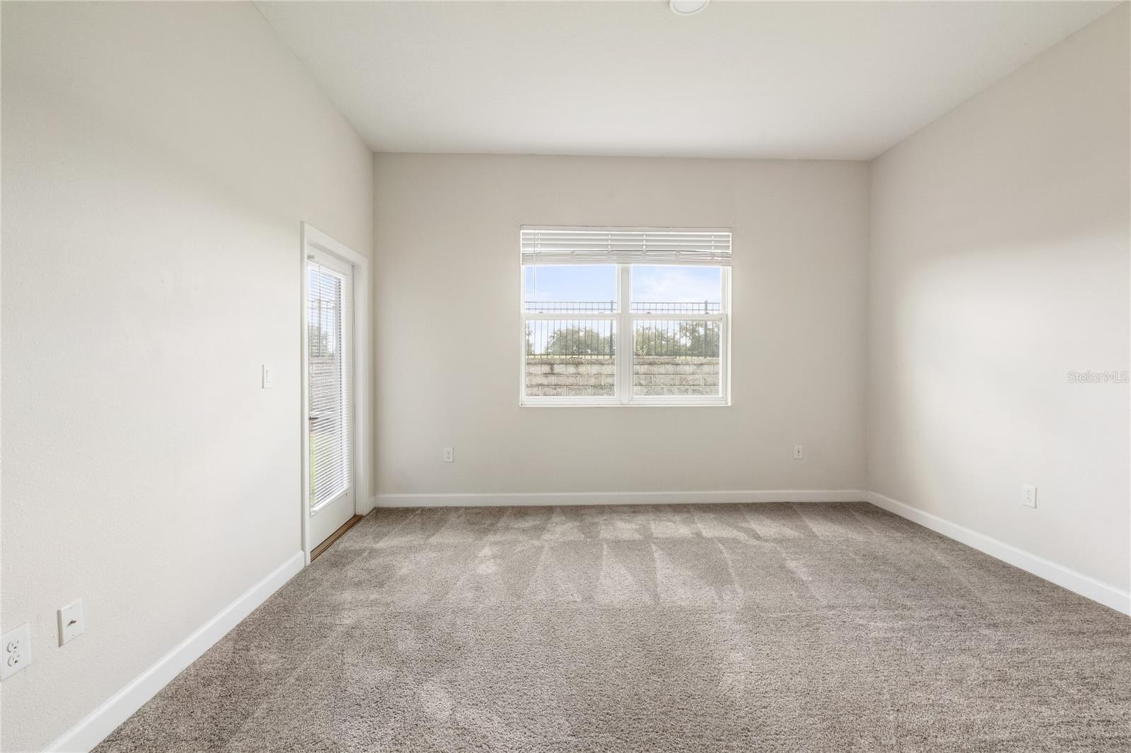 659 OCEAN COURSE AVE