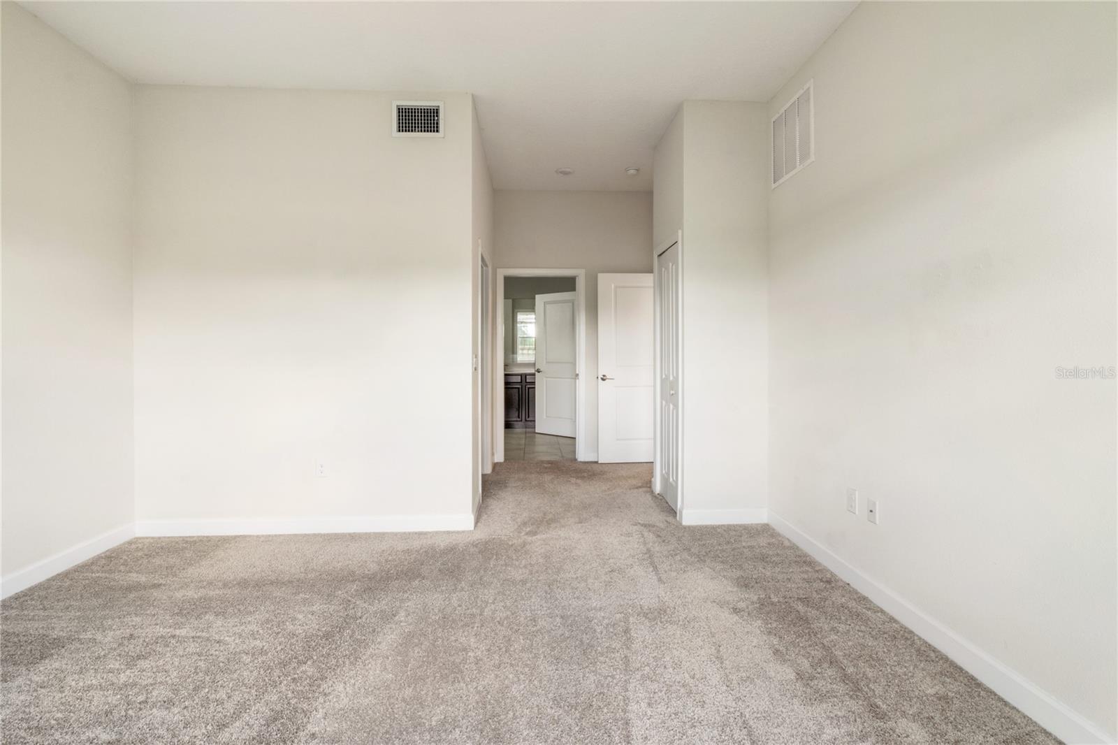 659 OCEAN COURSE AVE