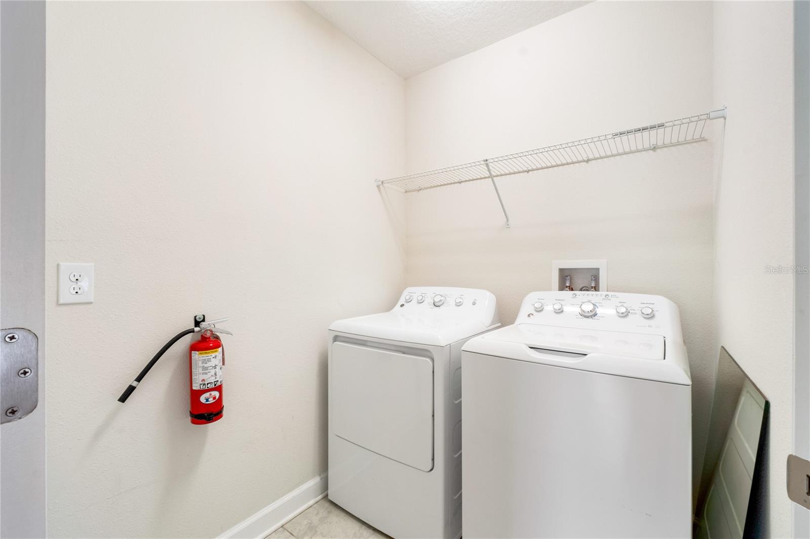 659 OCEAN COURSE AVE