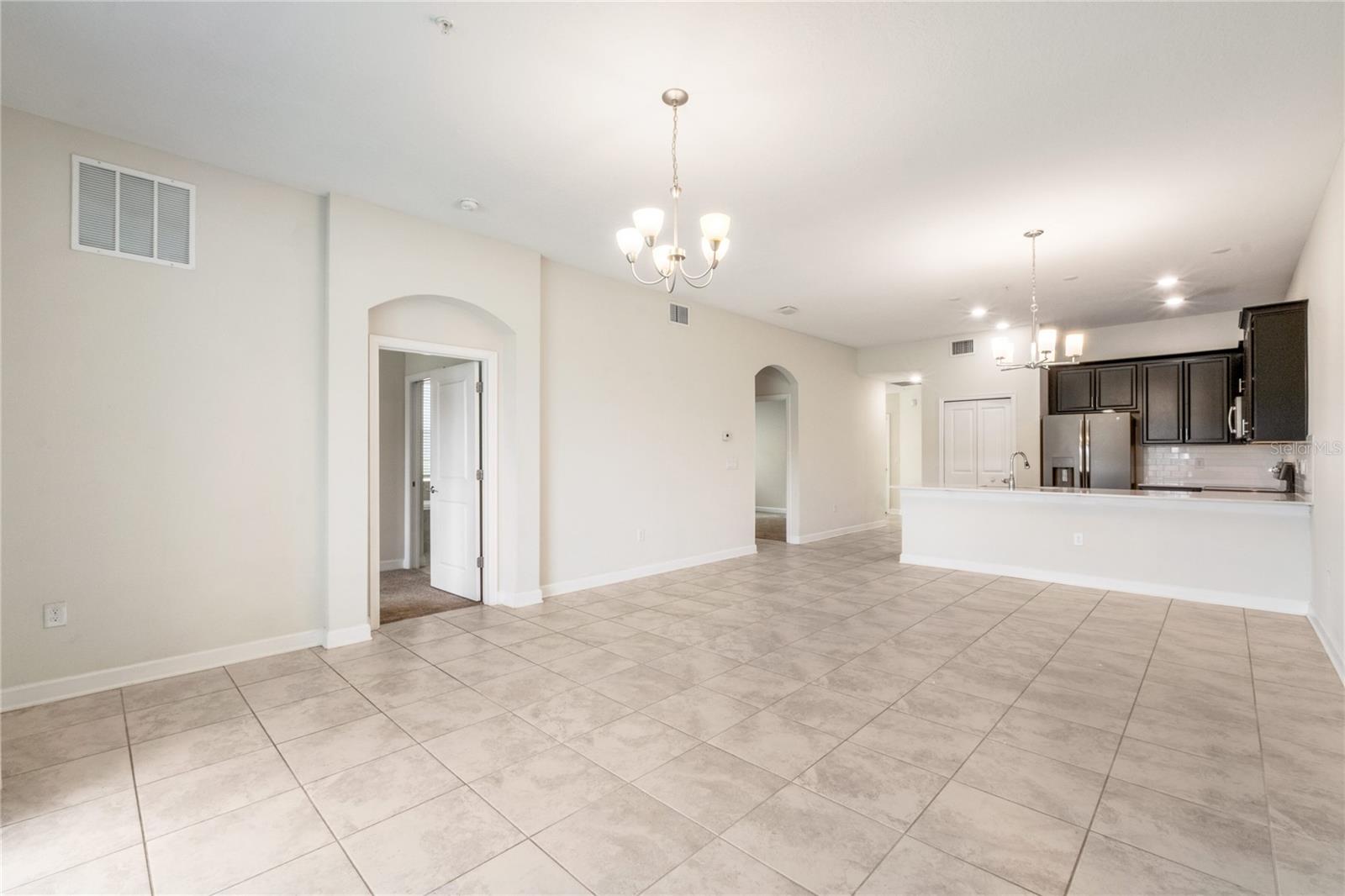 659 OCEAN COURSE AVE