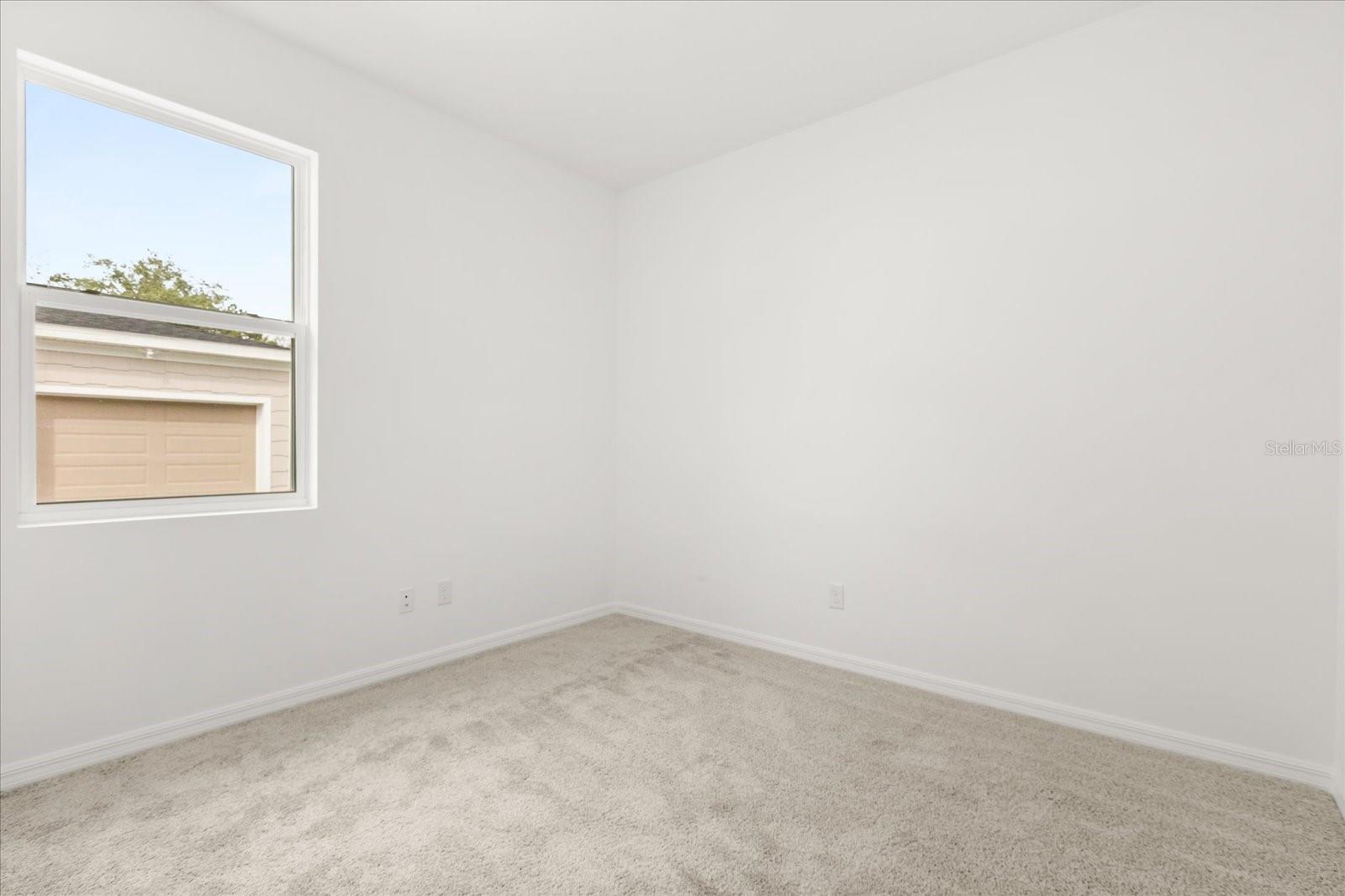 817 S LOCUST AVE
