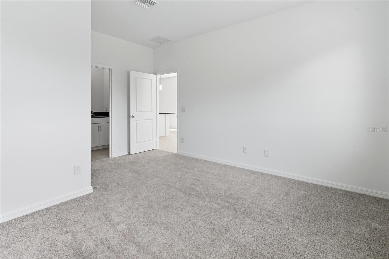 817 S LOCUST AVE