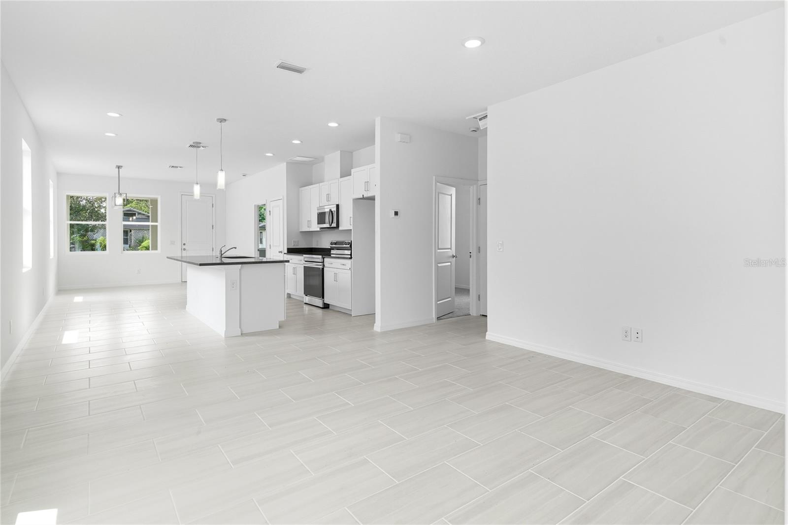 817 S LOCUST AVE