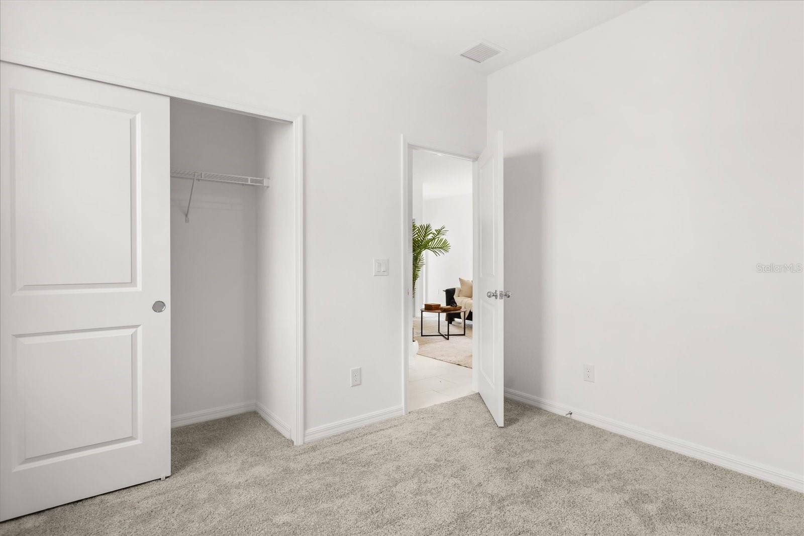 817 S LOCUST AVE