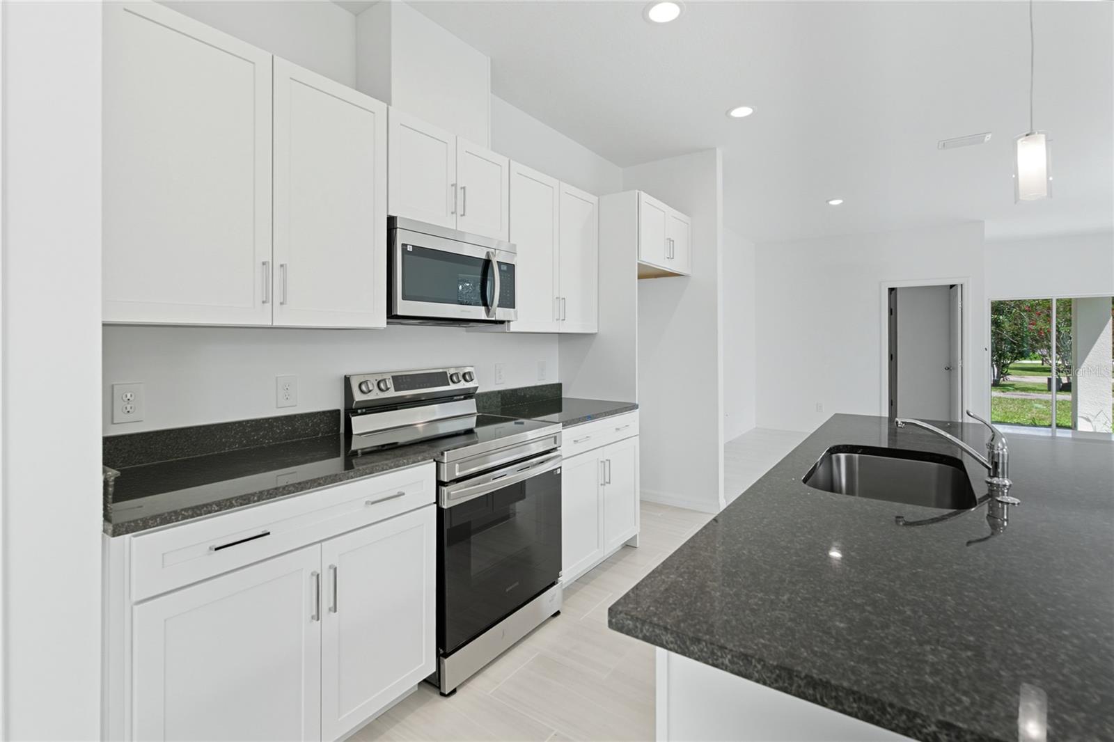 817 S LOCUST AVE