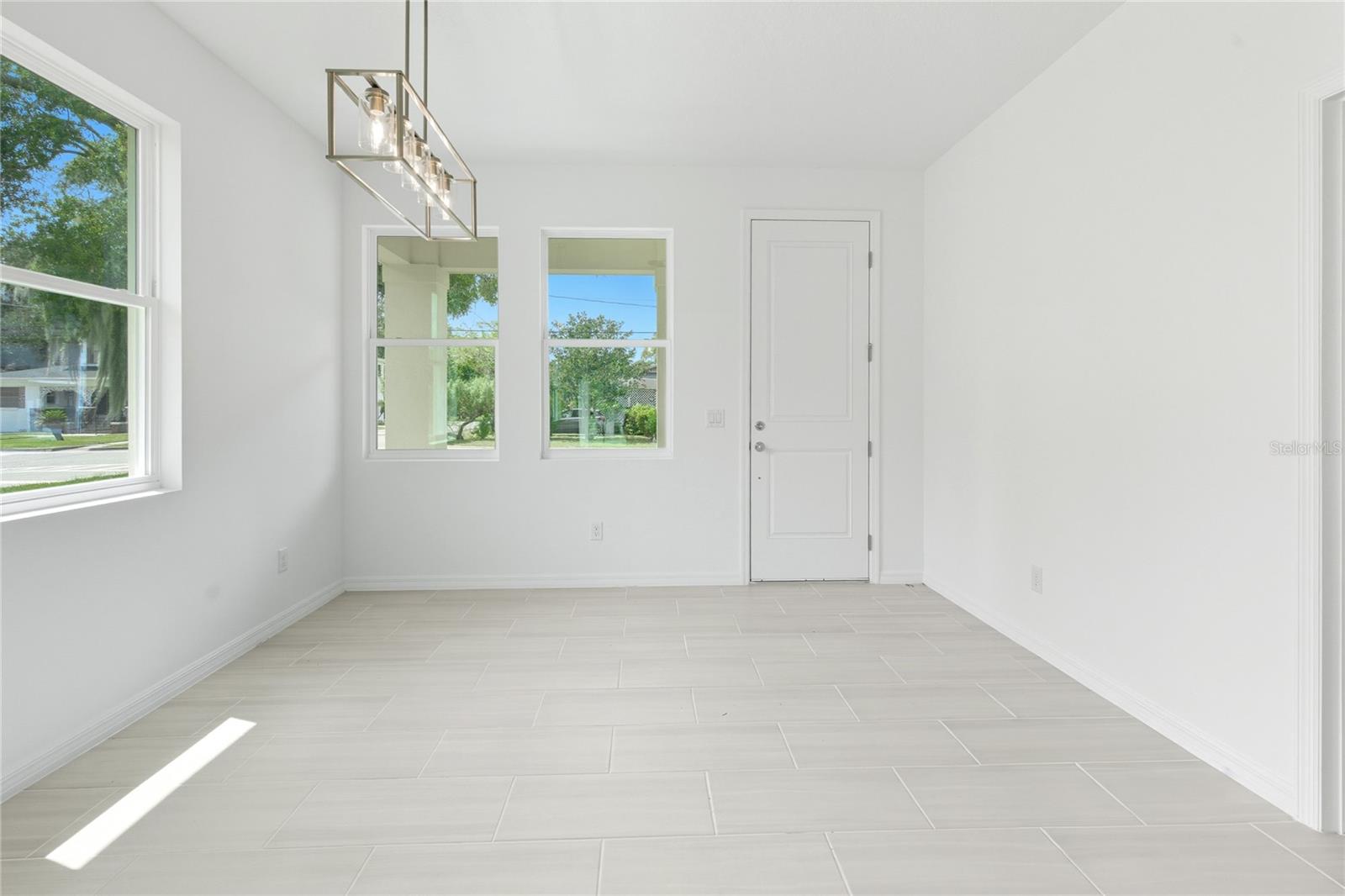 817 S LOCUST AVE