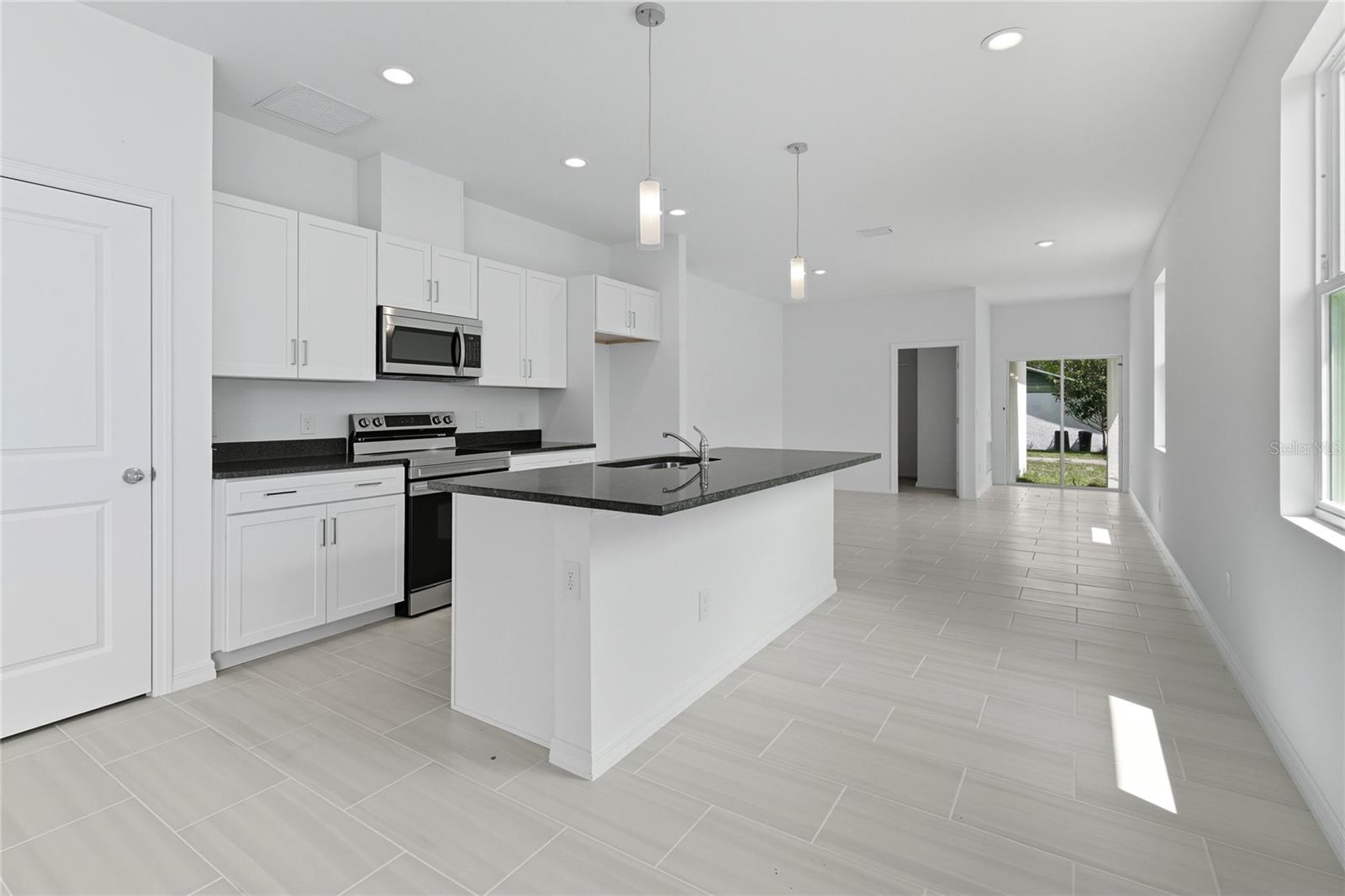817 S LOCUST AVE