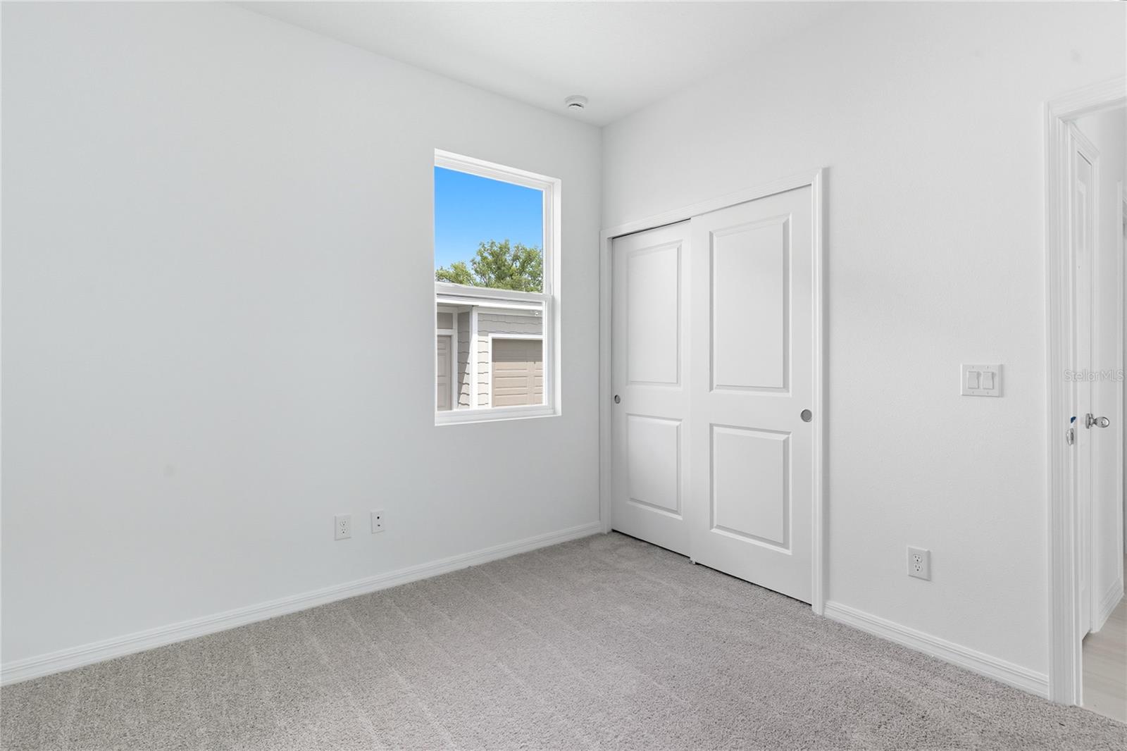 817 S LOCUST AVE