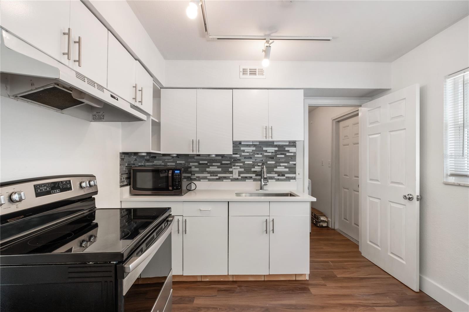 1107 S PENNSYLVANIA AVE