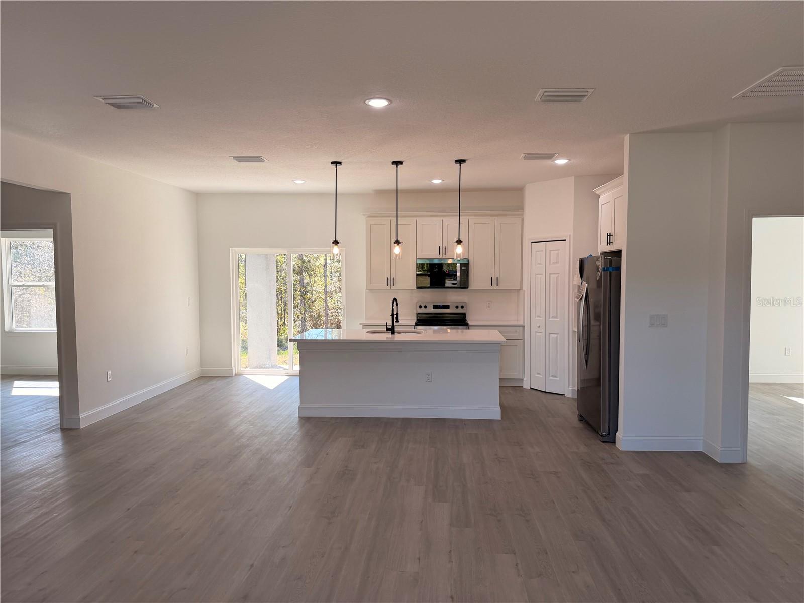 3736 W GALLEON ST