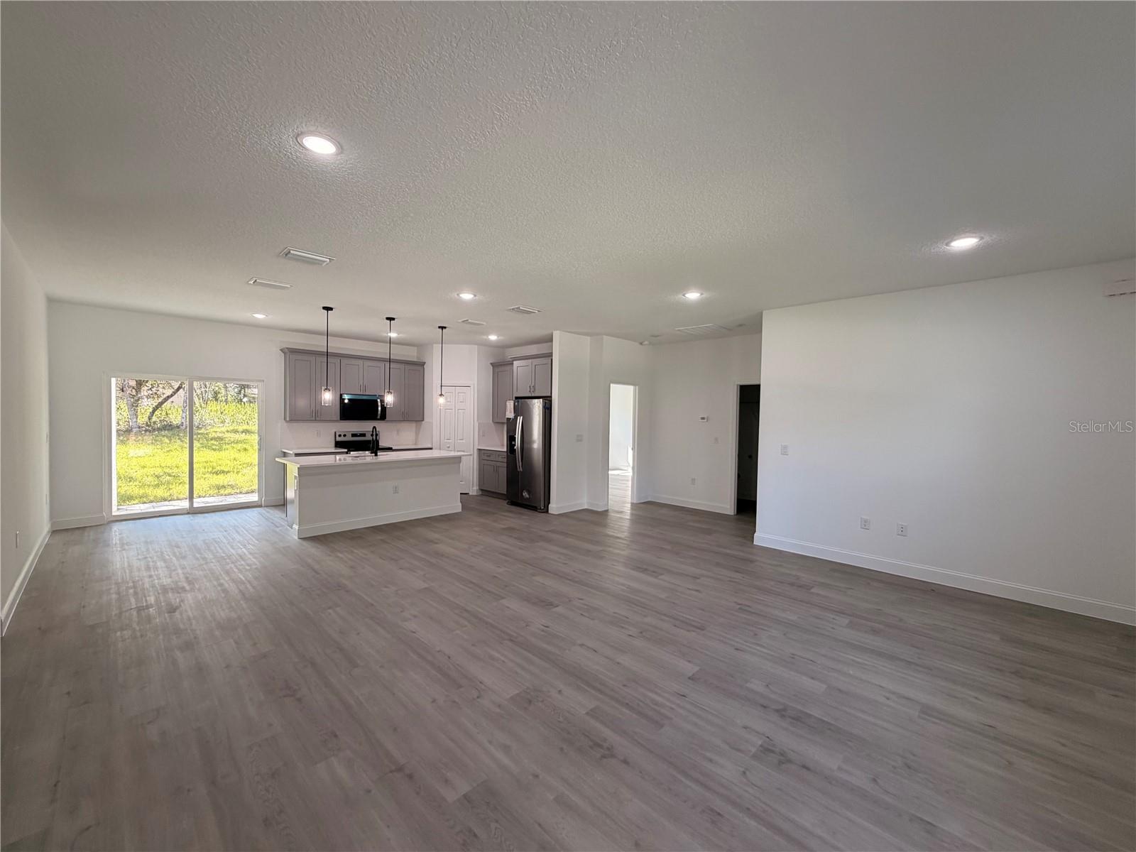 2132 W PARAGON LN