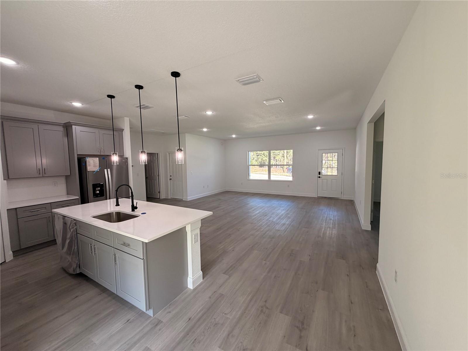 2132 W PARAGON LN