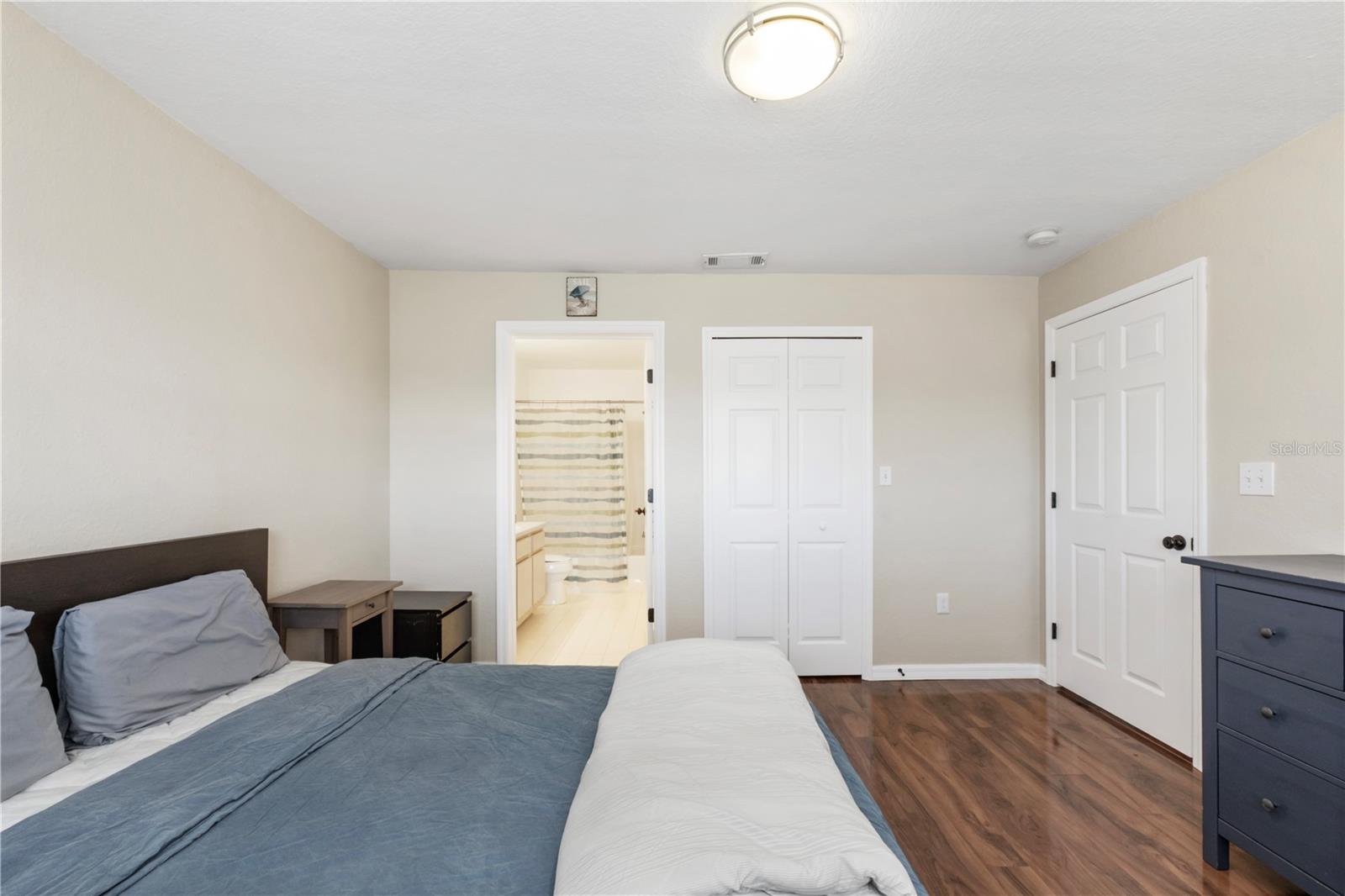 5475 VINELAND RD #8302