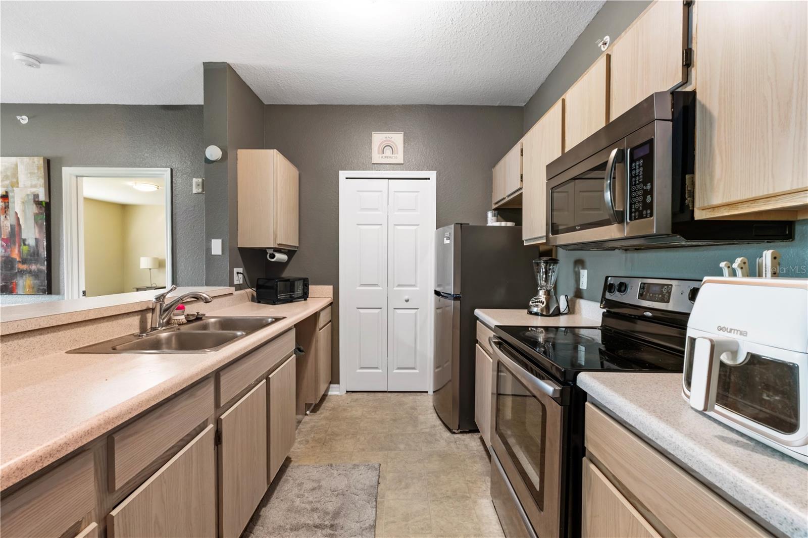 5475 VINELAND RD #8302