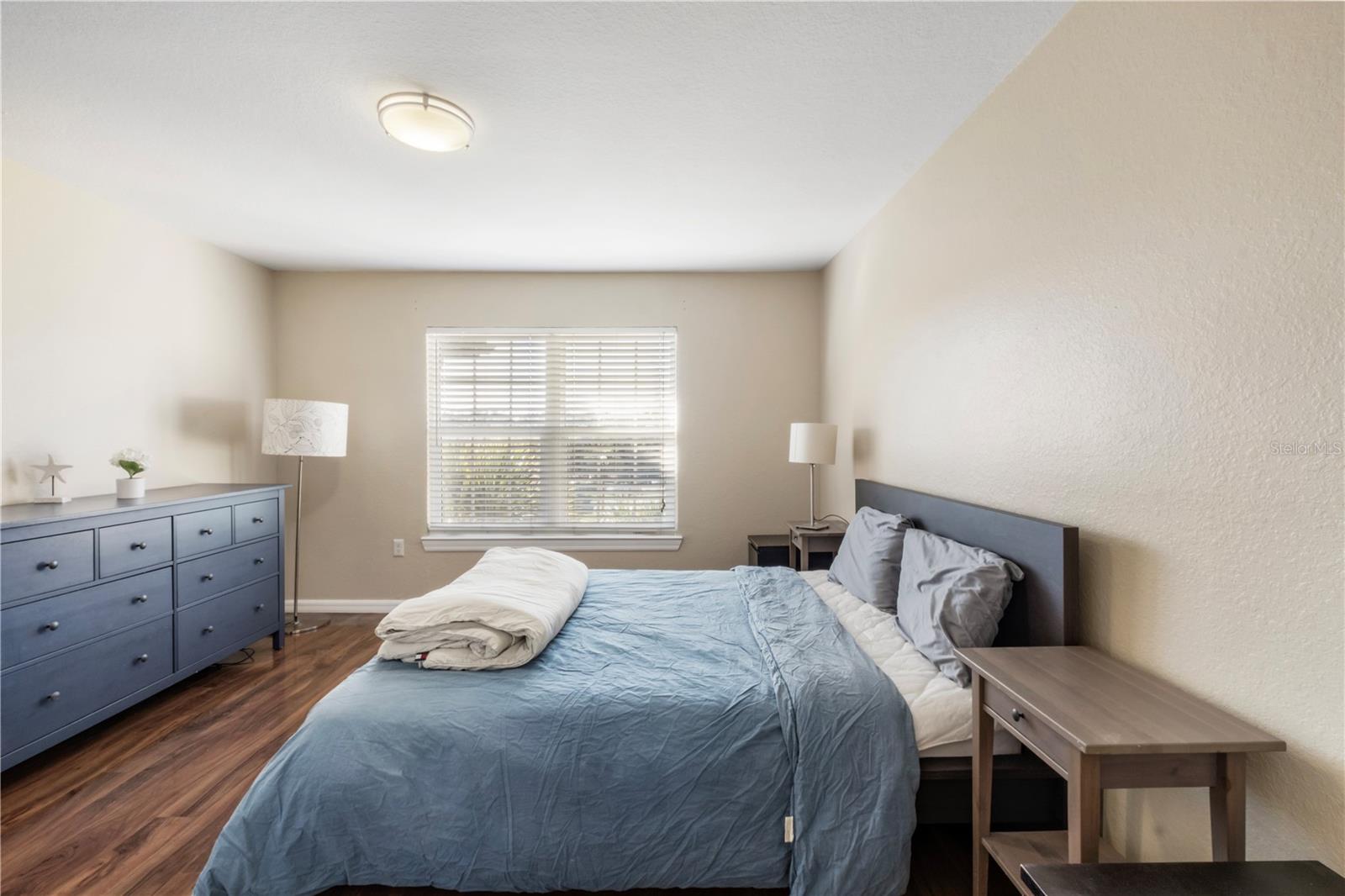 5475 VINELAND RD #8302