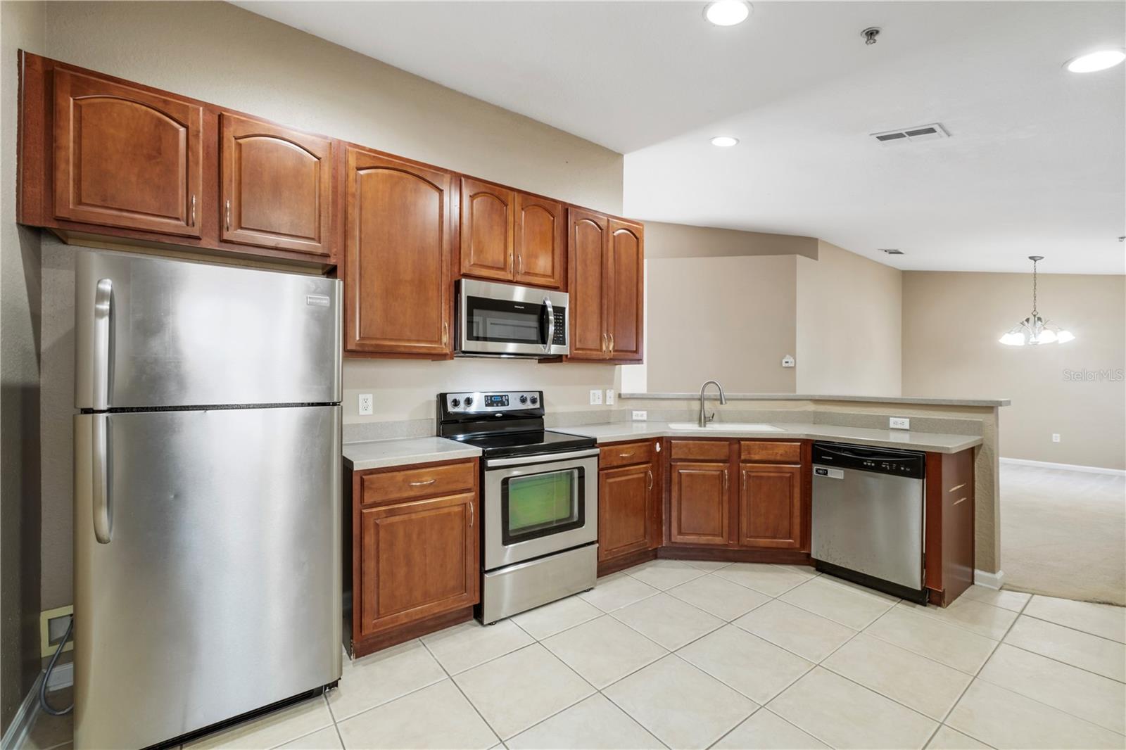 2579 SAN TECLA ST #105