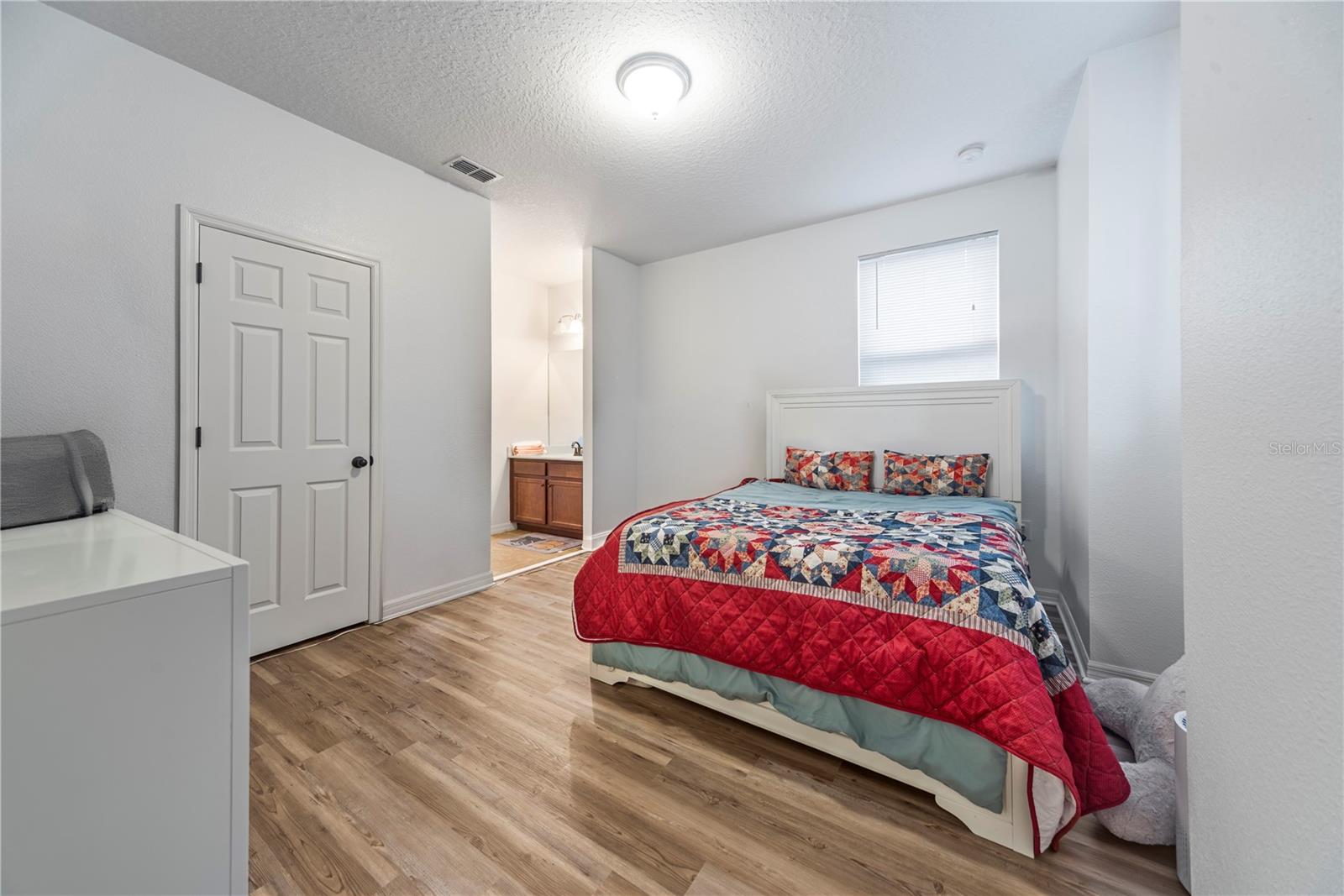 8767 IRON MOUNTAIN TRL