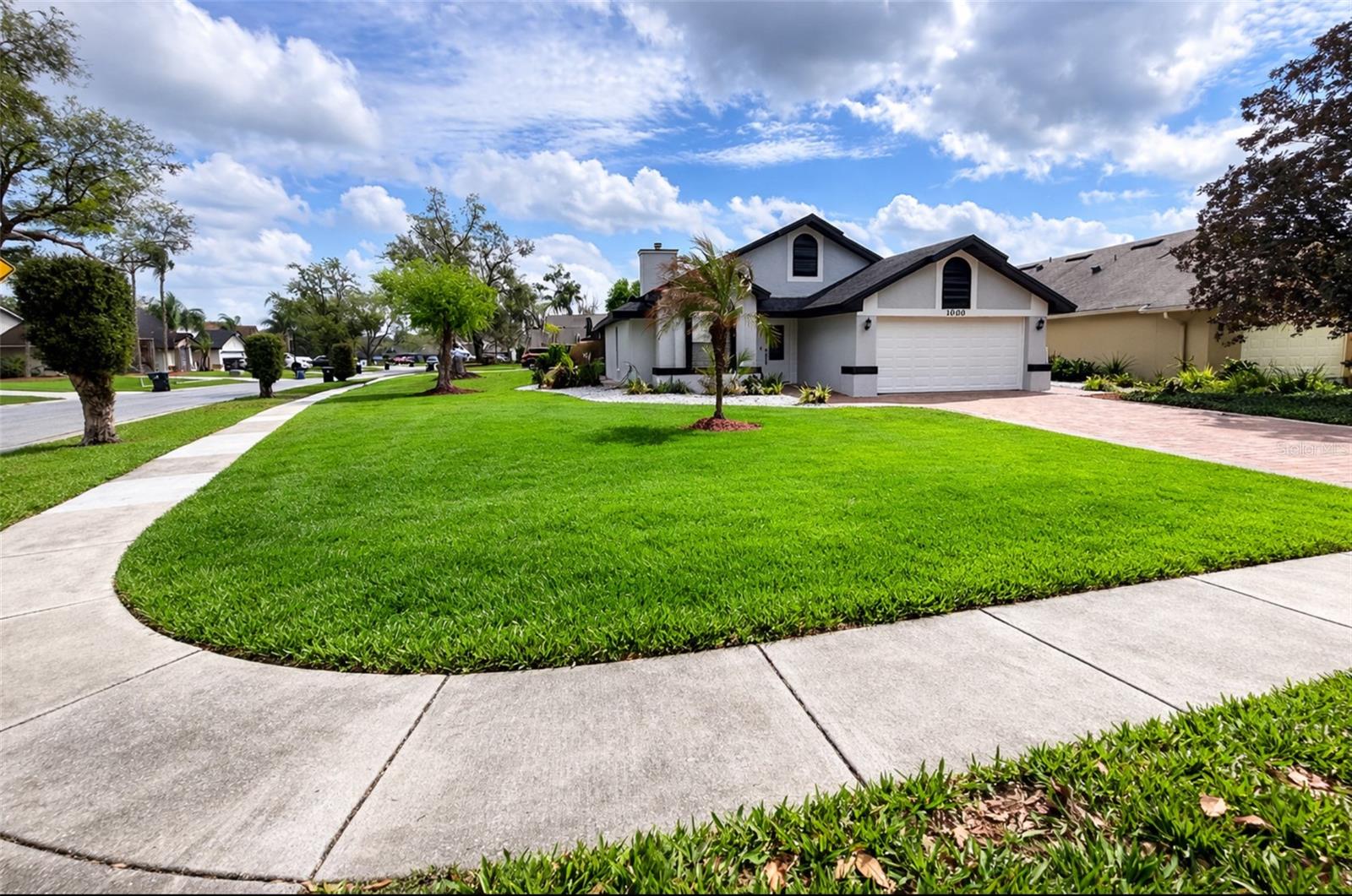 1000 SUMMER LAKES DR