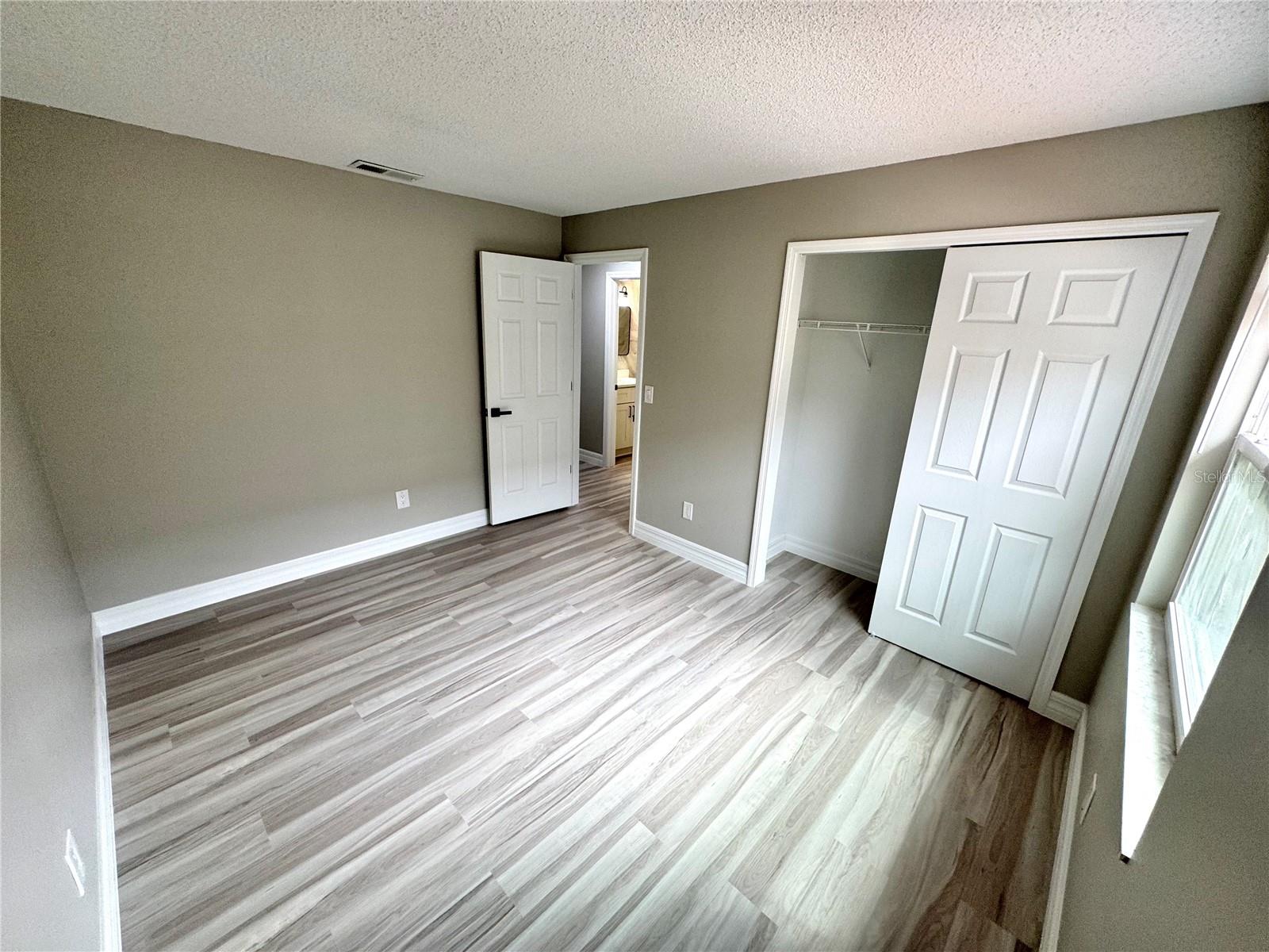 1000 SUMMER LAKES DR