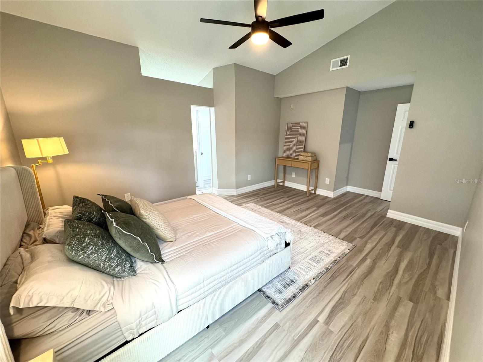 1000 SUMMER LAKES DR