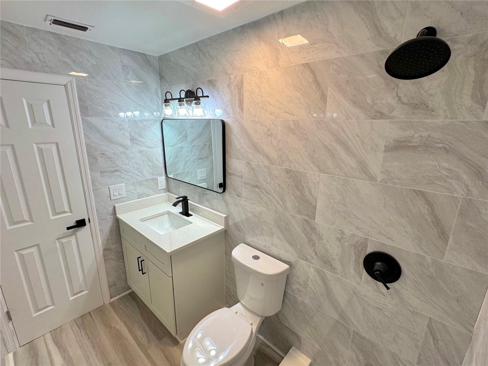 1000 SUMMER LAKES DR