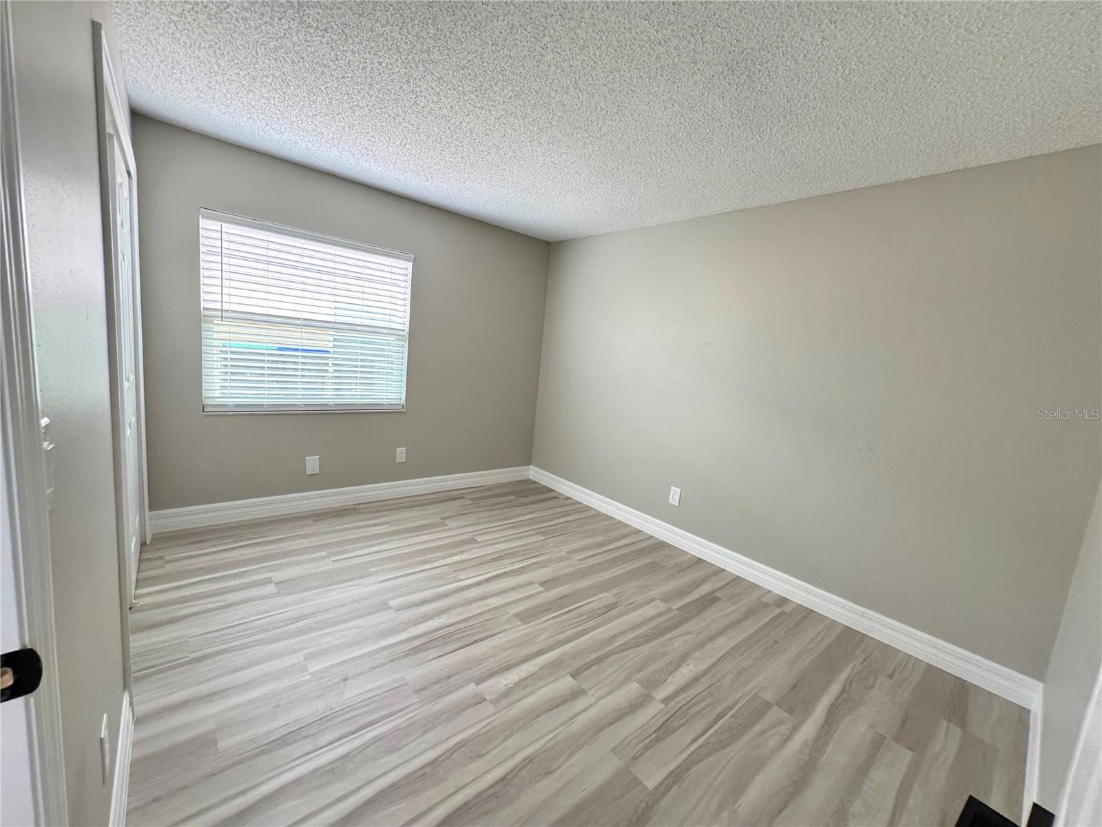 1000 SUMMER LAKES DR