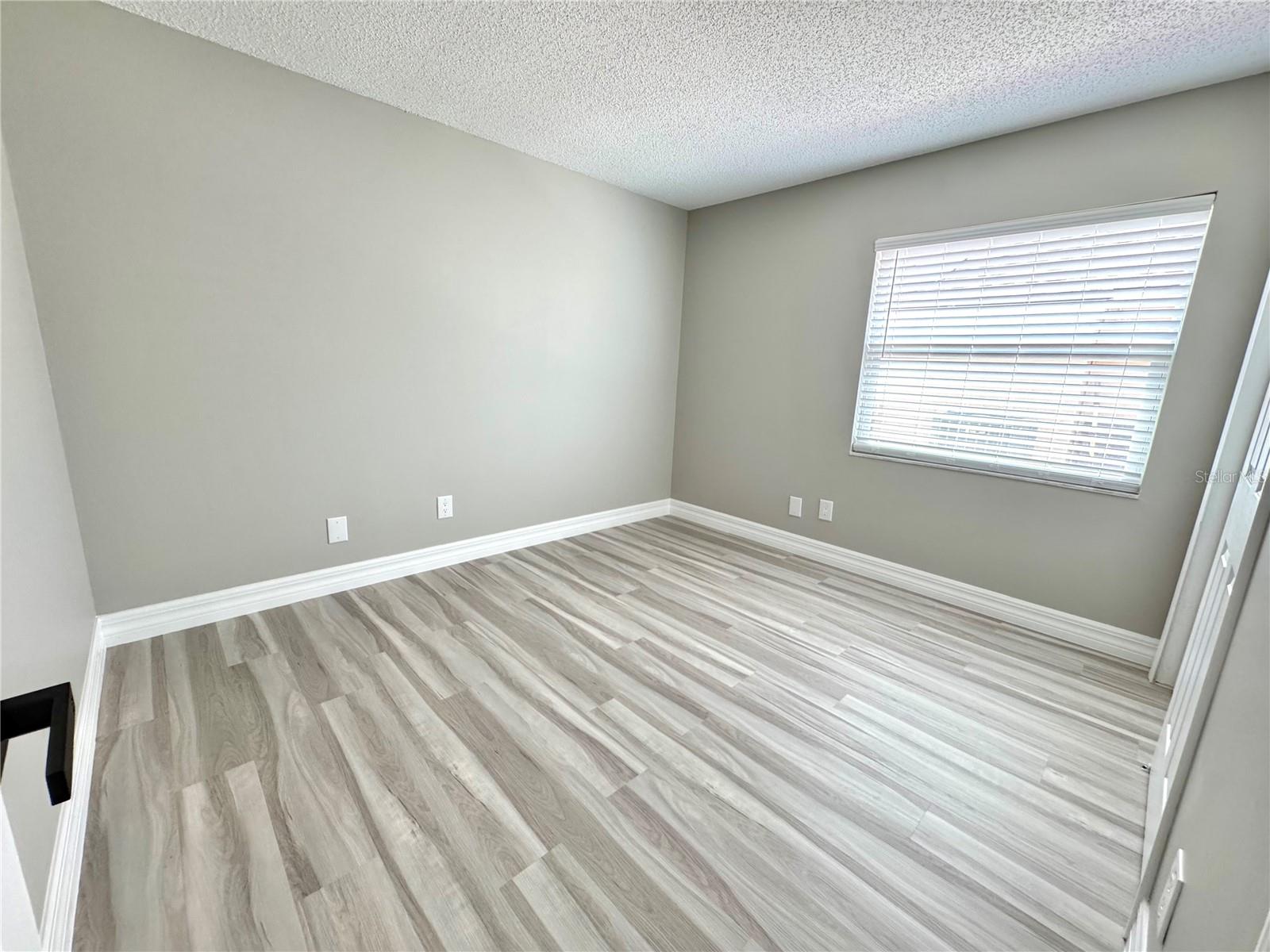 1000 SUMMER LAKES DR