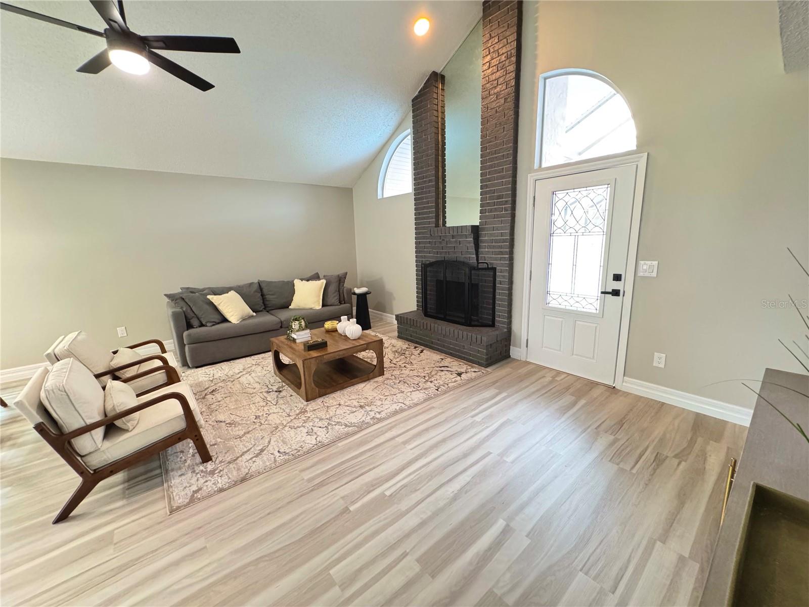 1000 SUMMER LAKES DR