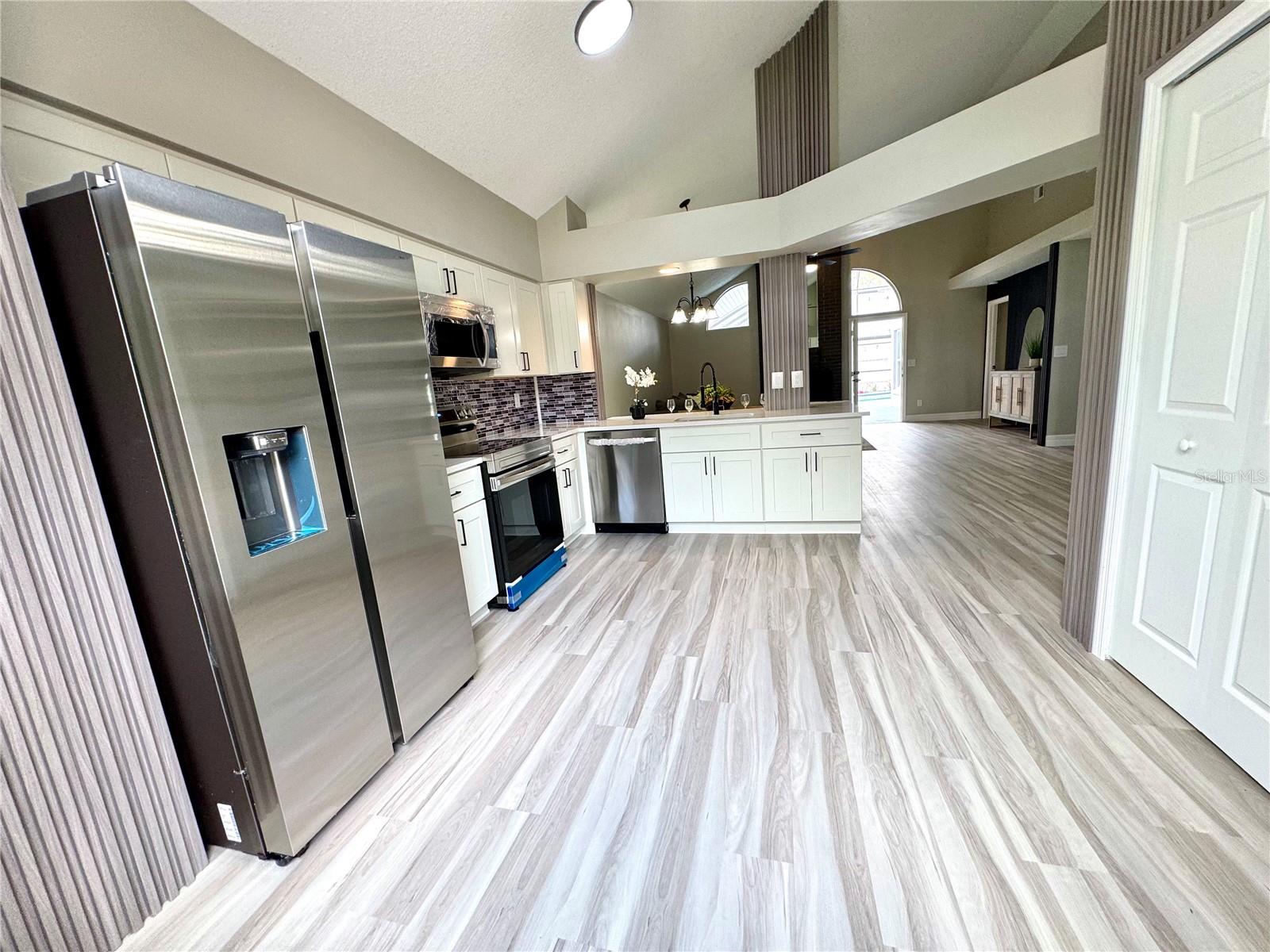 1000 SUMMER LAKES DR