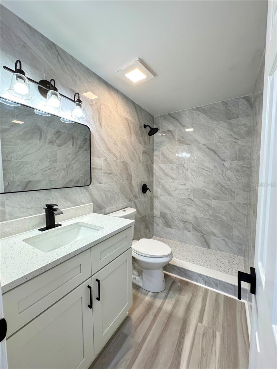 1000 SUMMER LAKES DR