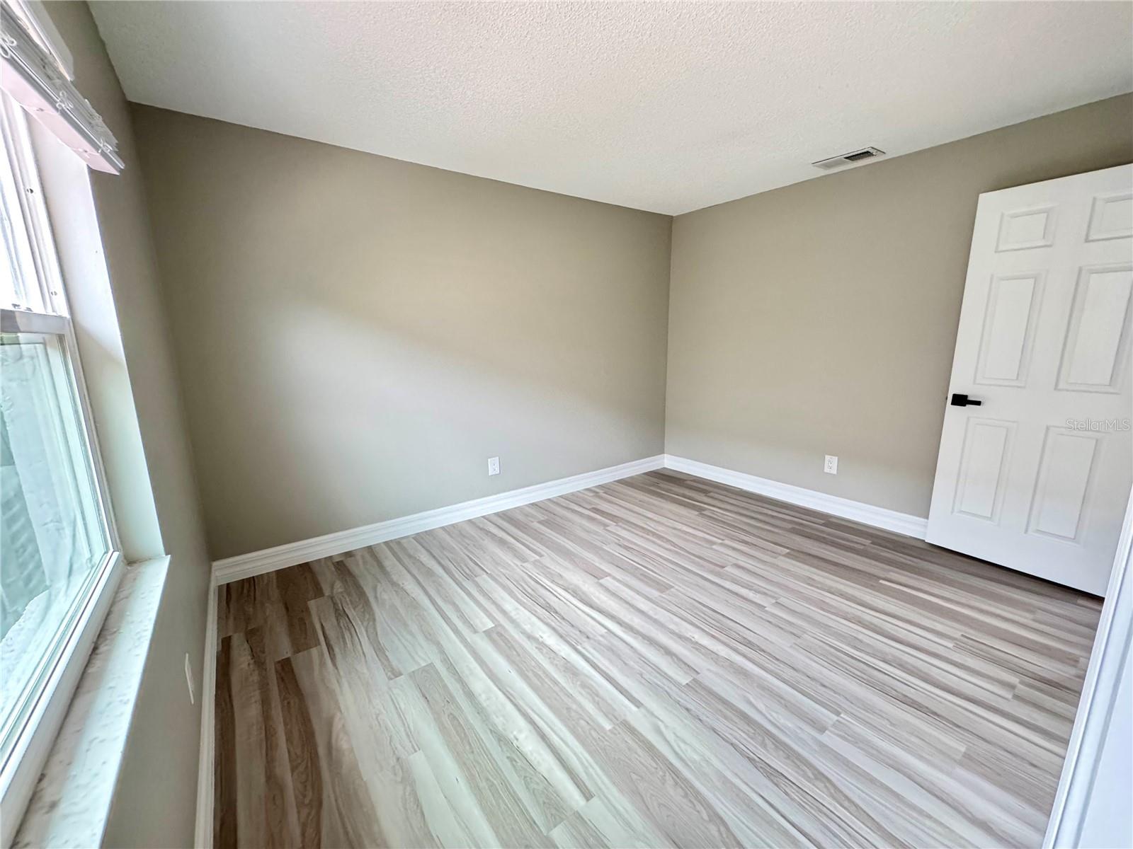 1000 SUMMER LAKES DR