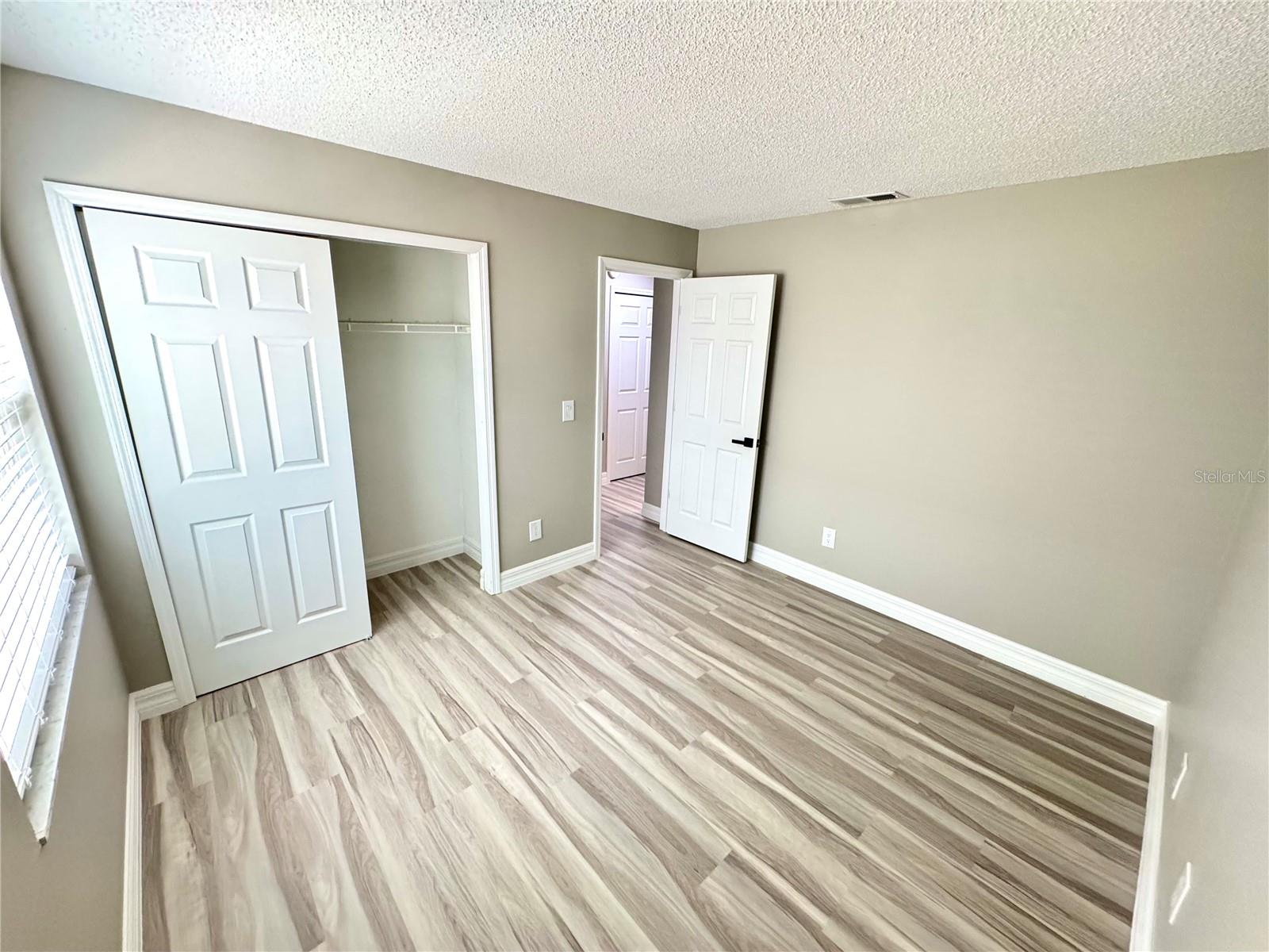 1000 SUMMER LAKES DR