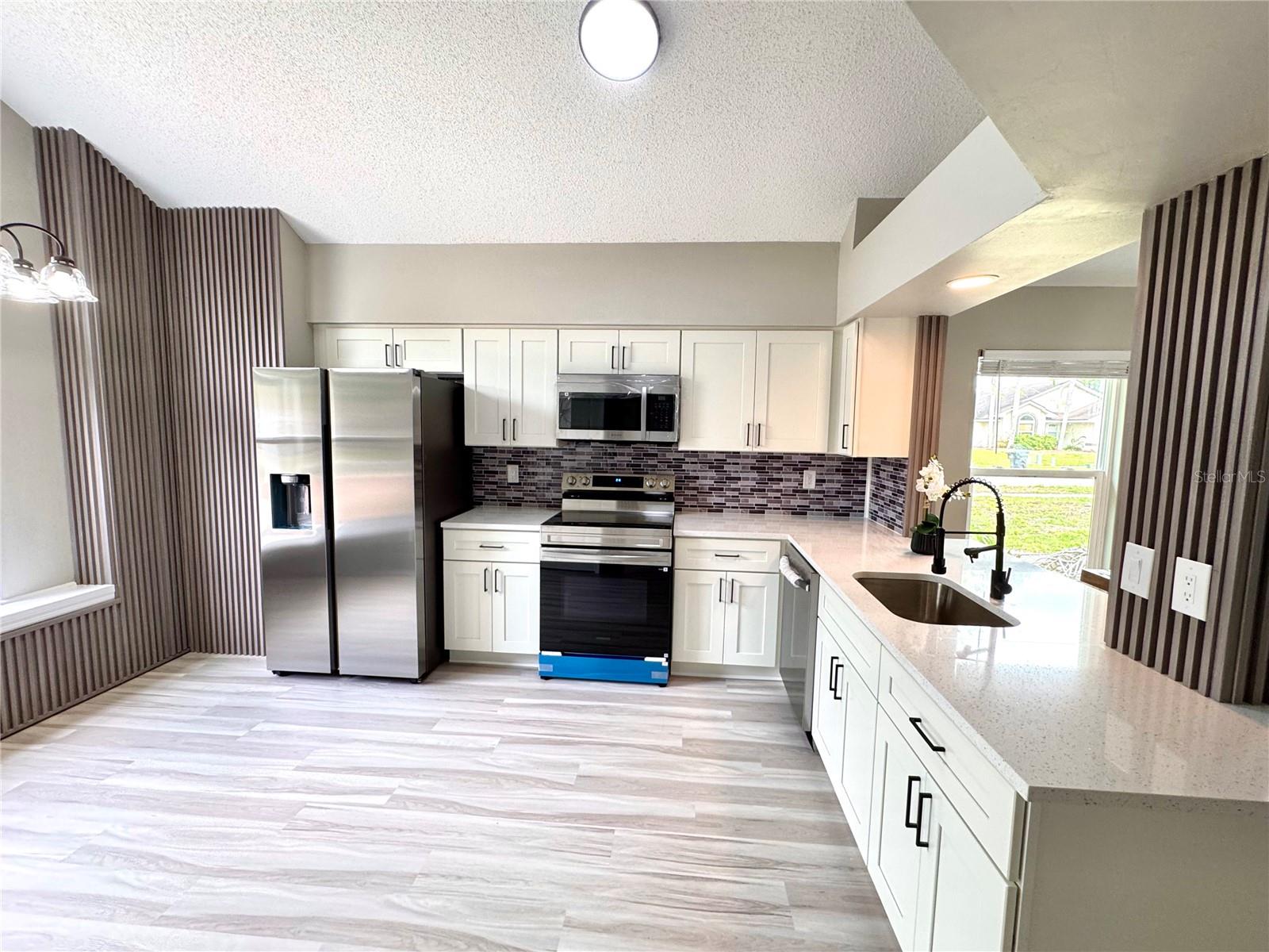 1000 SUMMER LAKES DR