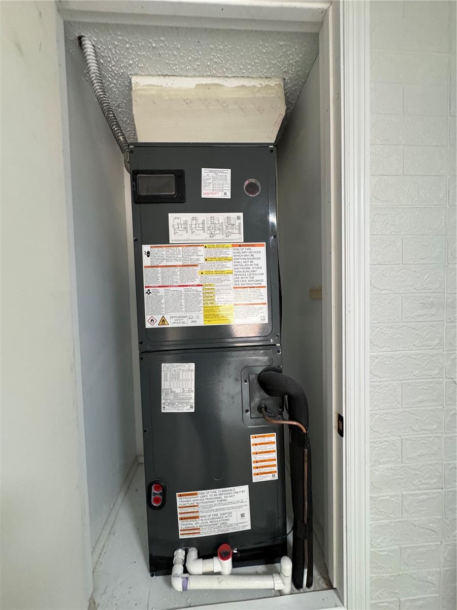 1000 SUMMER LAKES DR