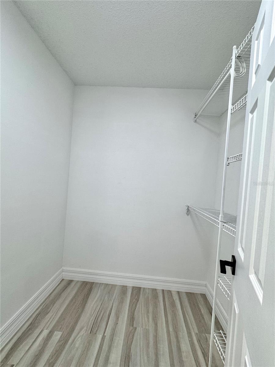 1000 SUMMER LAKES DR