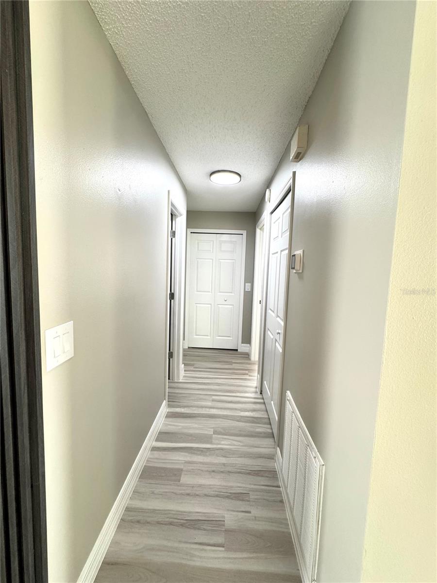 1000 SUMMER LAKES DR