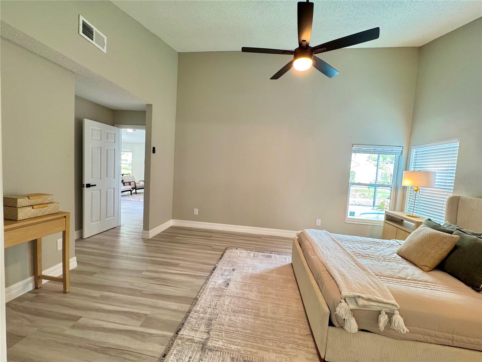 1000 SUMMER LAKES DR