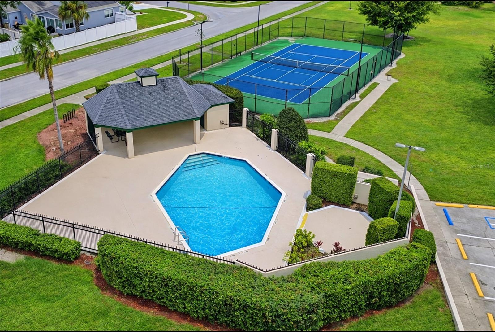 1000 SUMMER LAKES DR