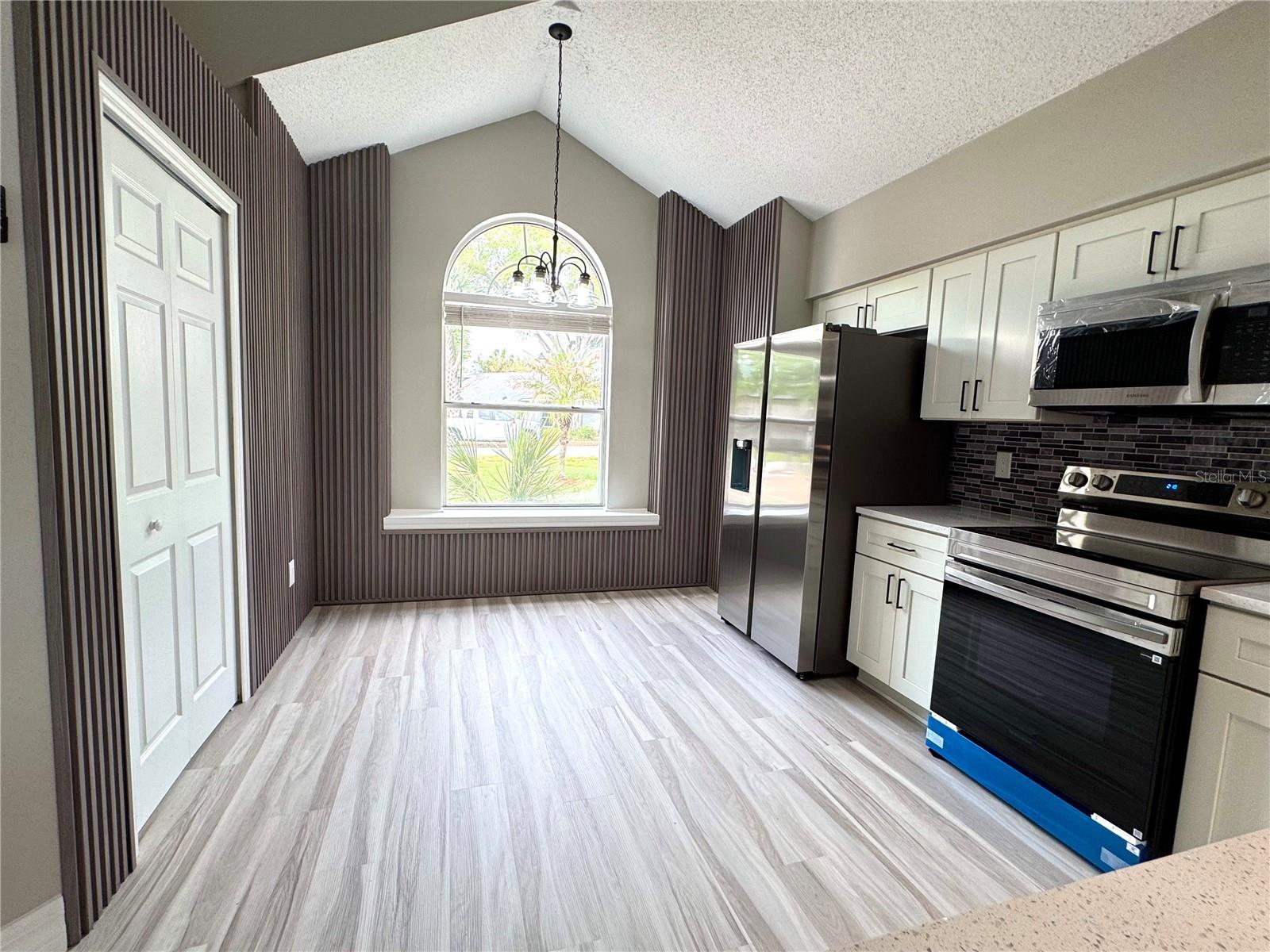 1000 SUMMER LAKES DR