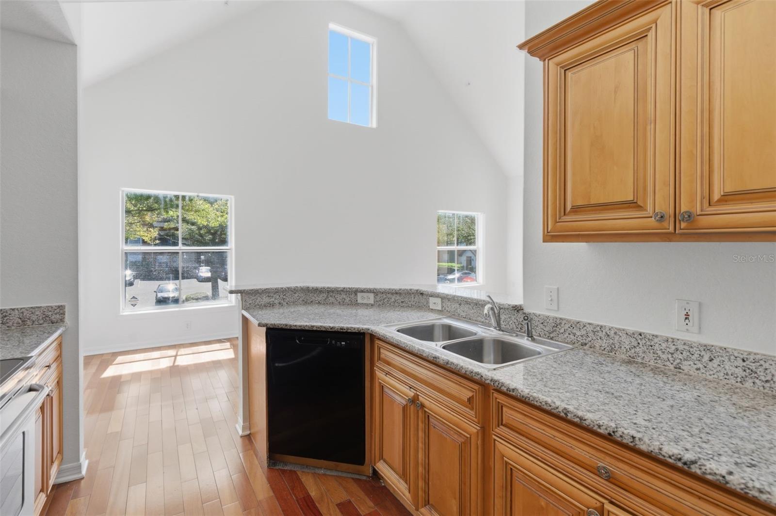 5971 WESTGATE DR #1221